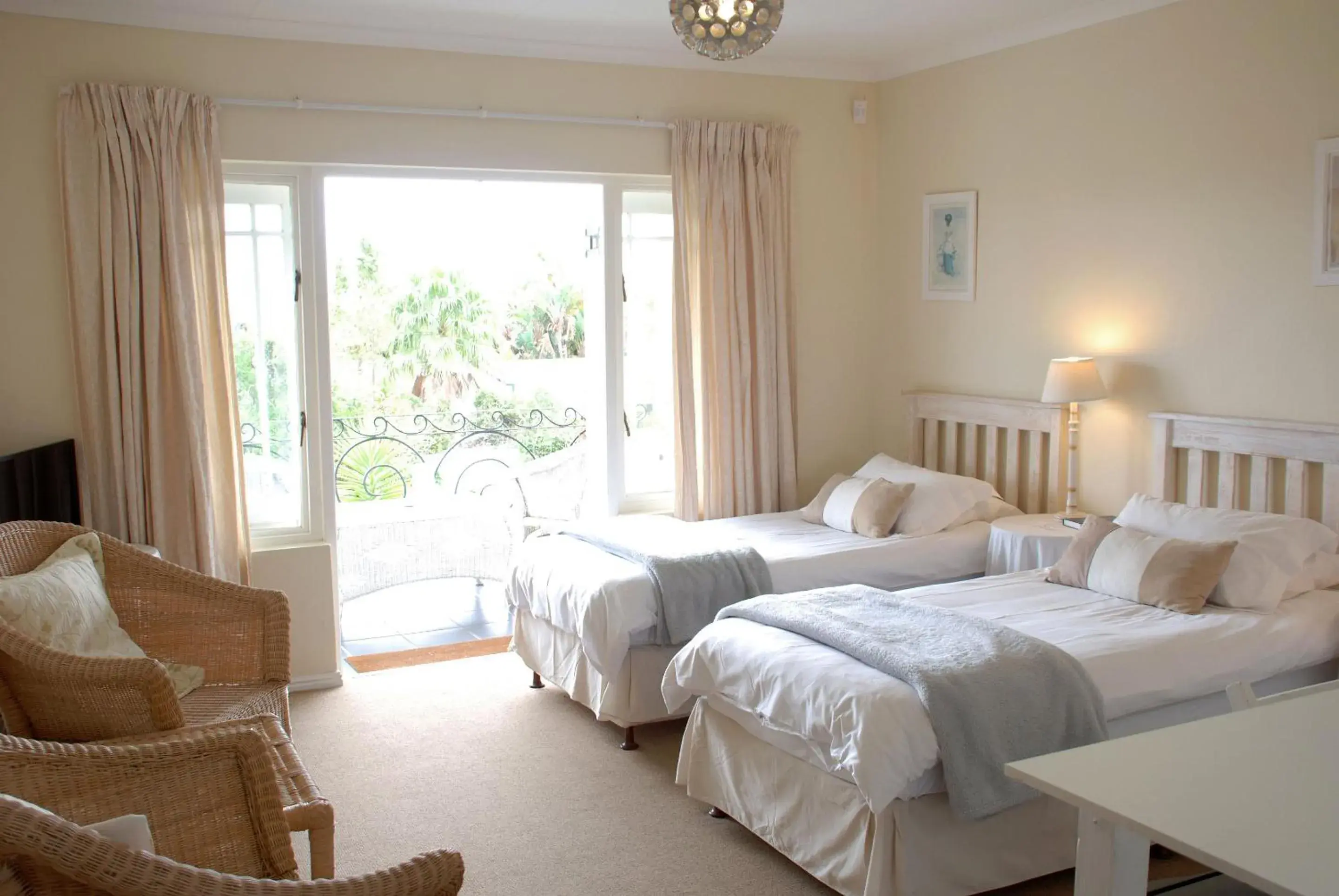 Twin/Double Room - single occupancy in Mandalay Guest House Plettenberg Bay Twin/Double Room - single occupancy in Mandalay Guest House Plettenberg Bay