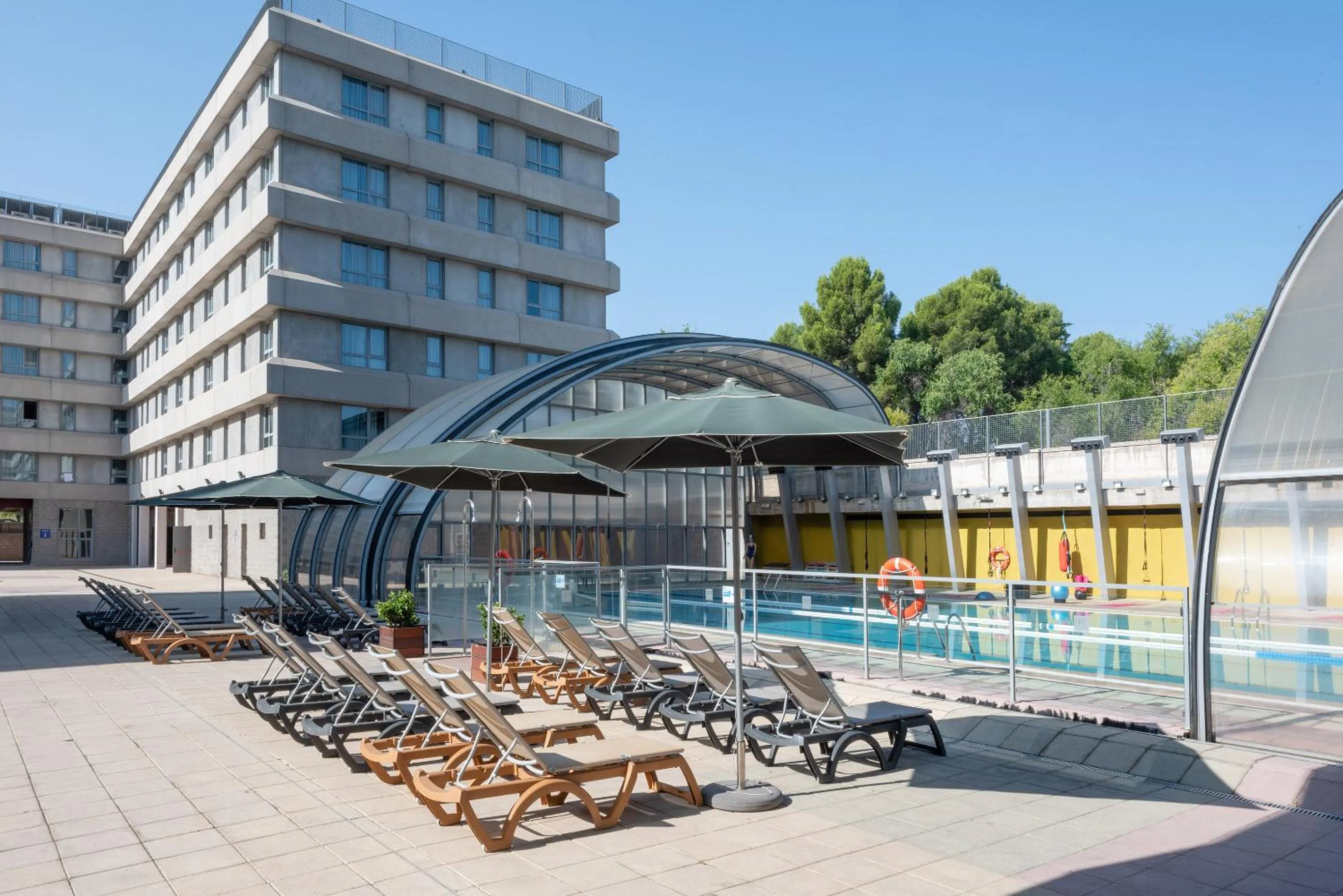 Swimming pool in Madrid Airport Suites, Affiliated by Meliá