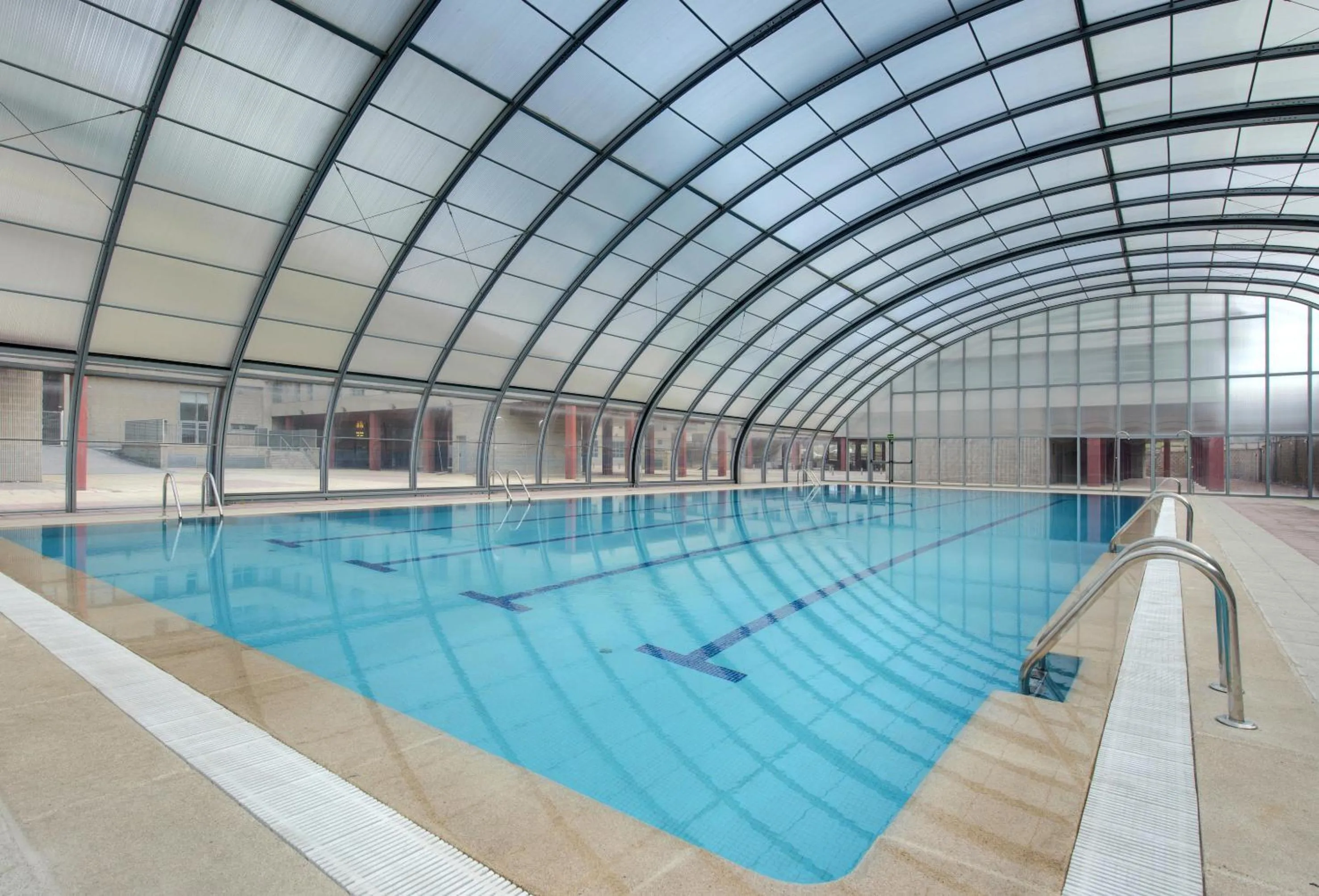 Swimming pool in Madrid Airport Suites, Affiliated by Meliá