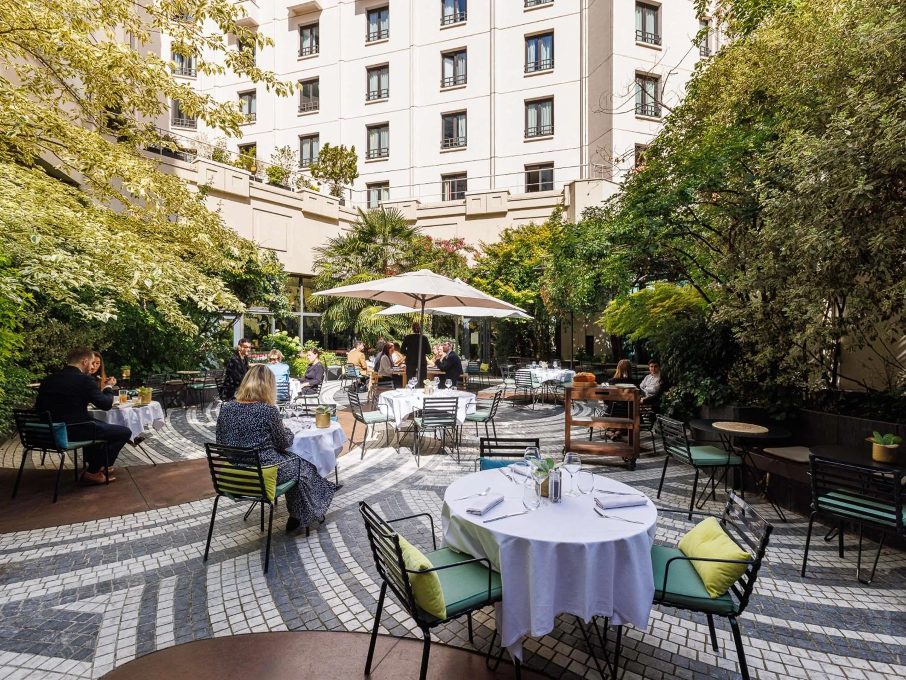 Lounge or bar in Novotel Paris Les Halles