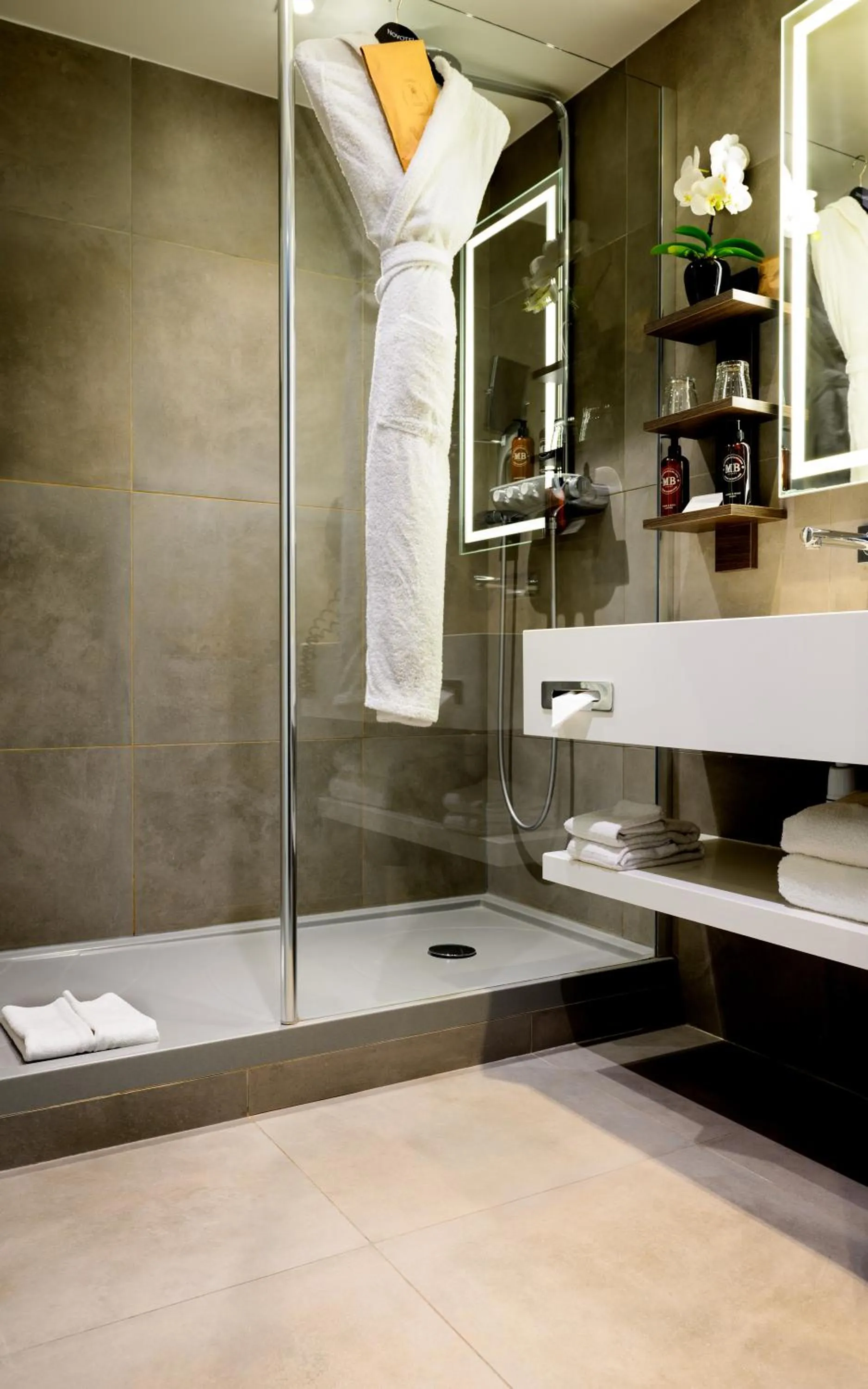 Bathroom in Novotel Paris Les Halles