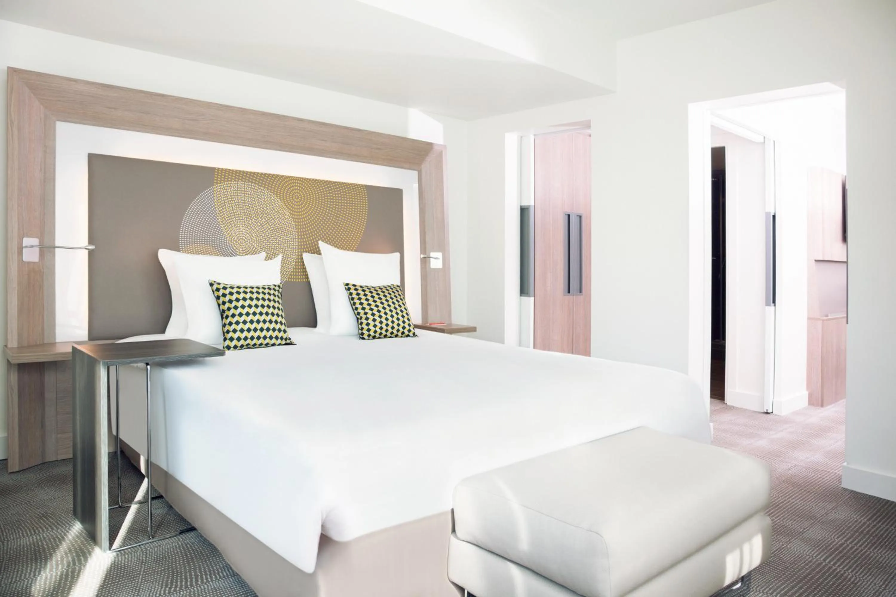 Bedroom, Bed in Novotel Paris Les Halles