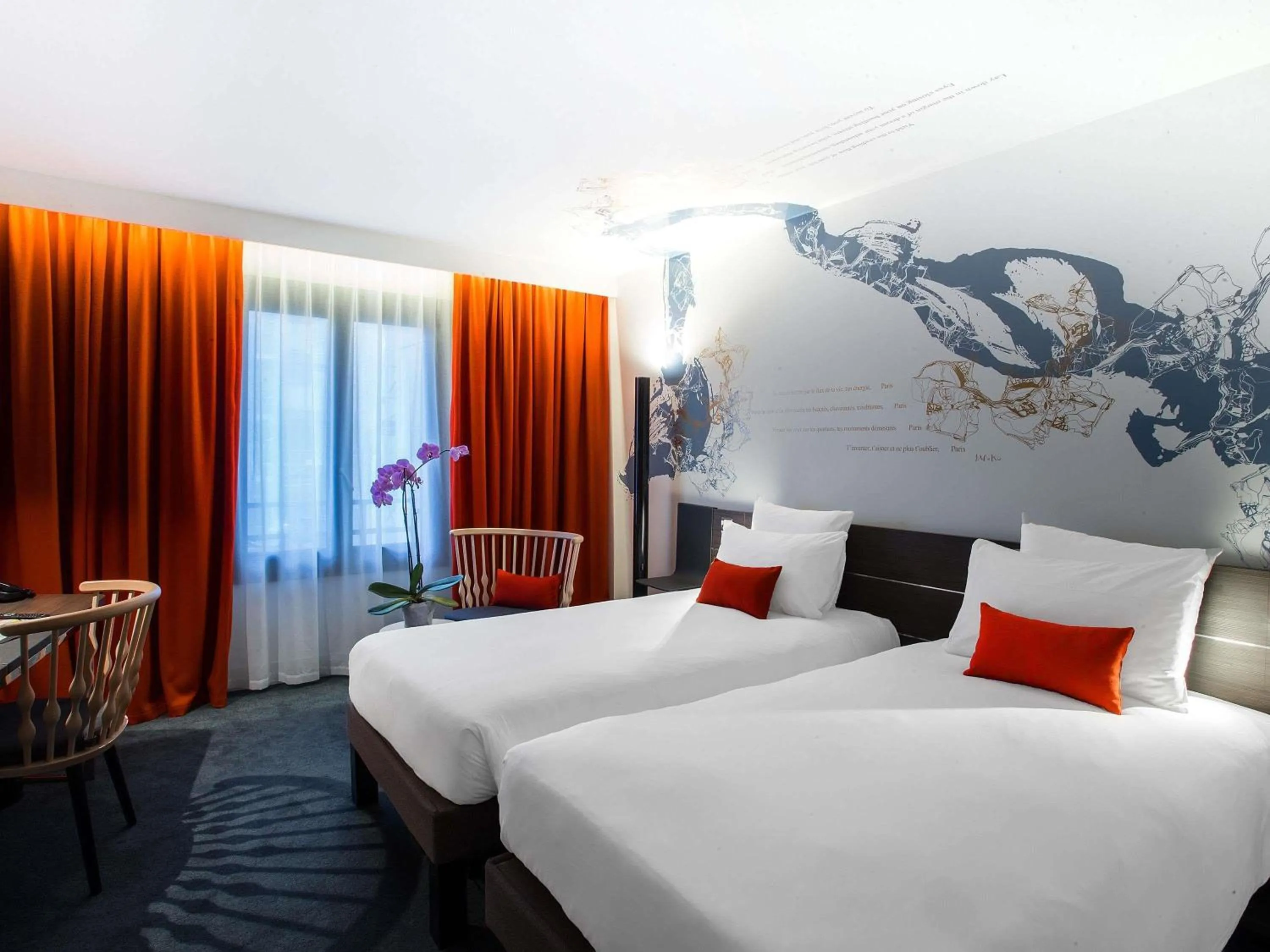 Bedroom, Bed in Novotel Paris Les Halles