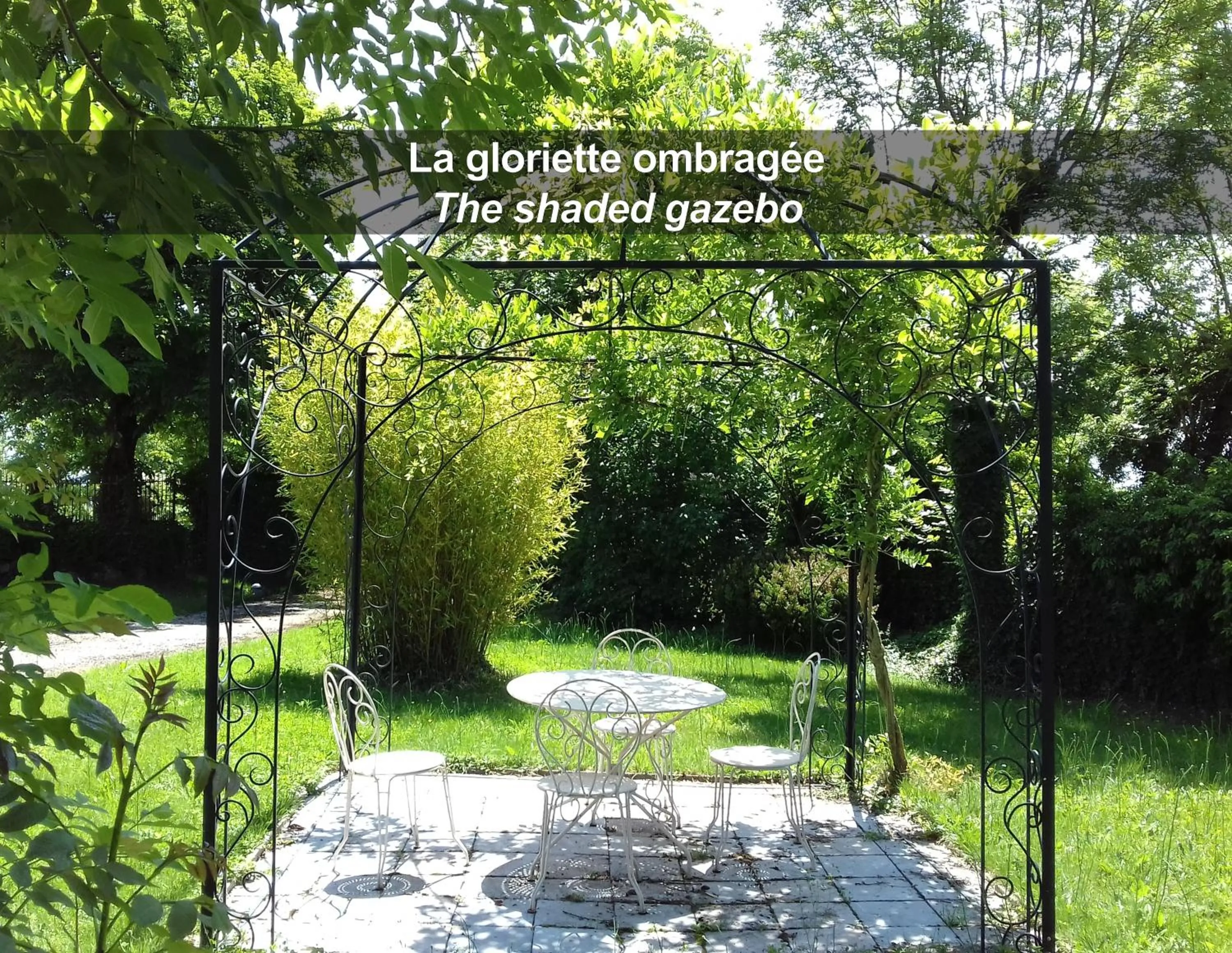 Garden in HÔTEL LA FERME DE BOURRAN - RODEZ - parking privé, soirée étape, bornes voitures électriques