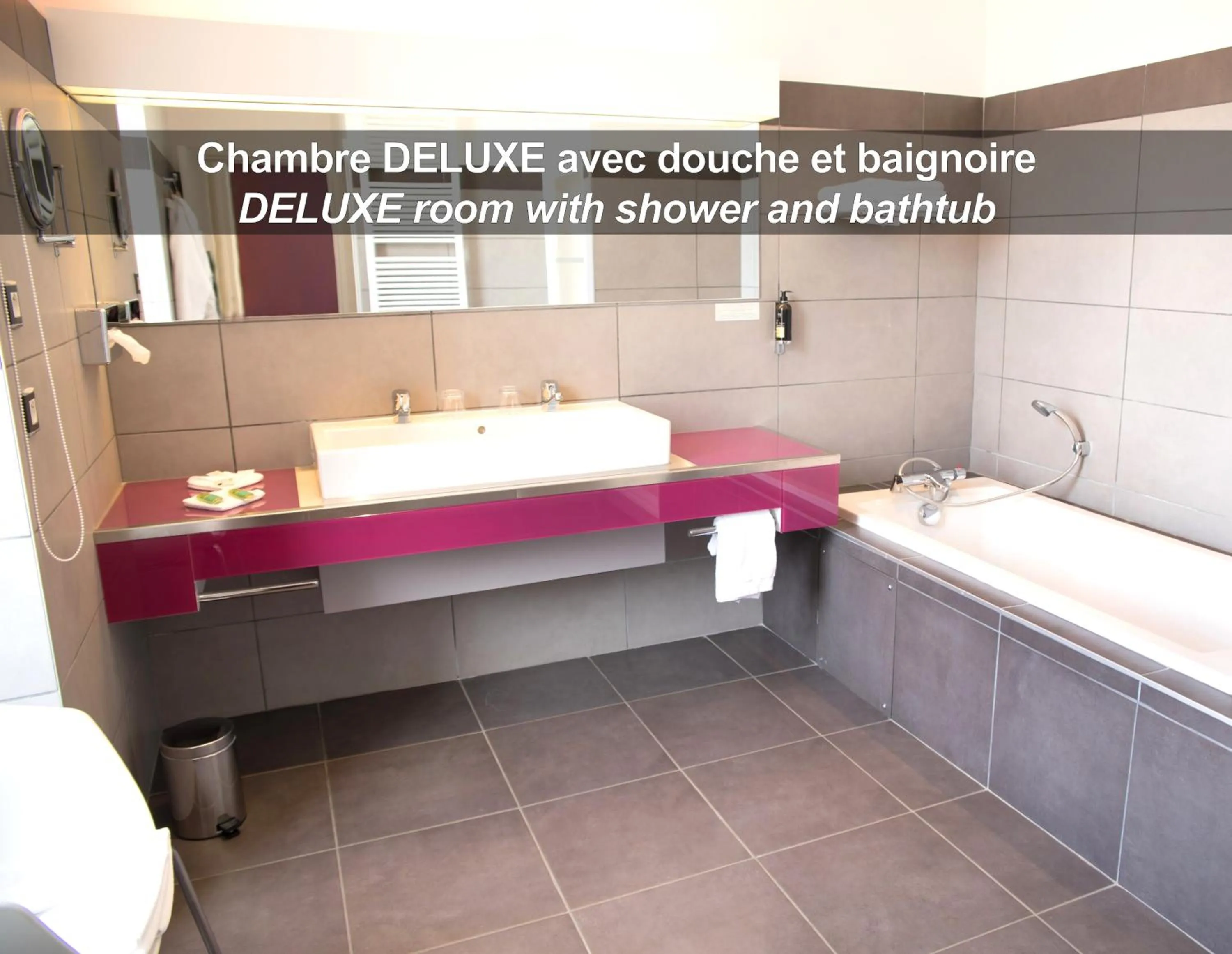 Shower in HÔTEL LA FERME DE BOURRAN - RODEZ - parking privé, soirée étape, bornes voitures électriques