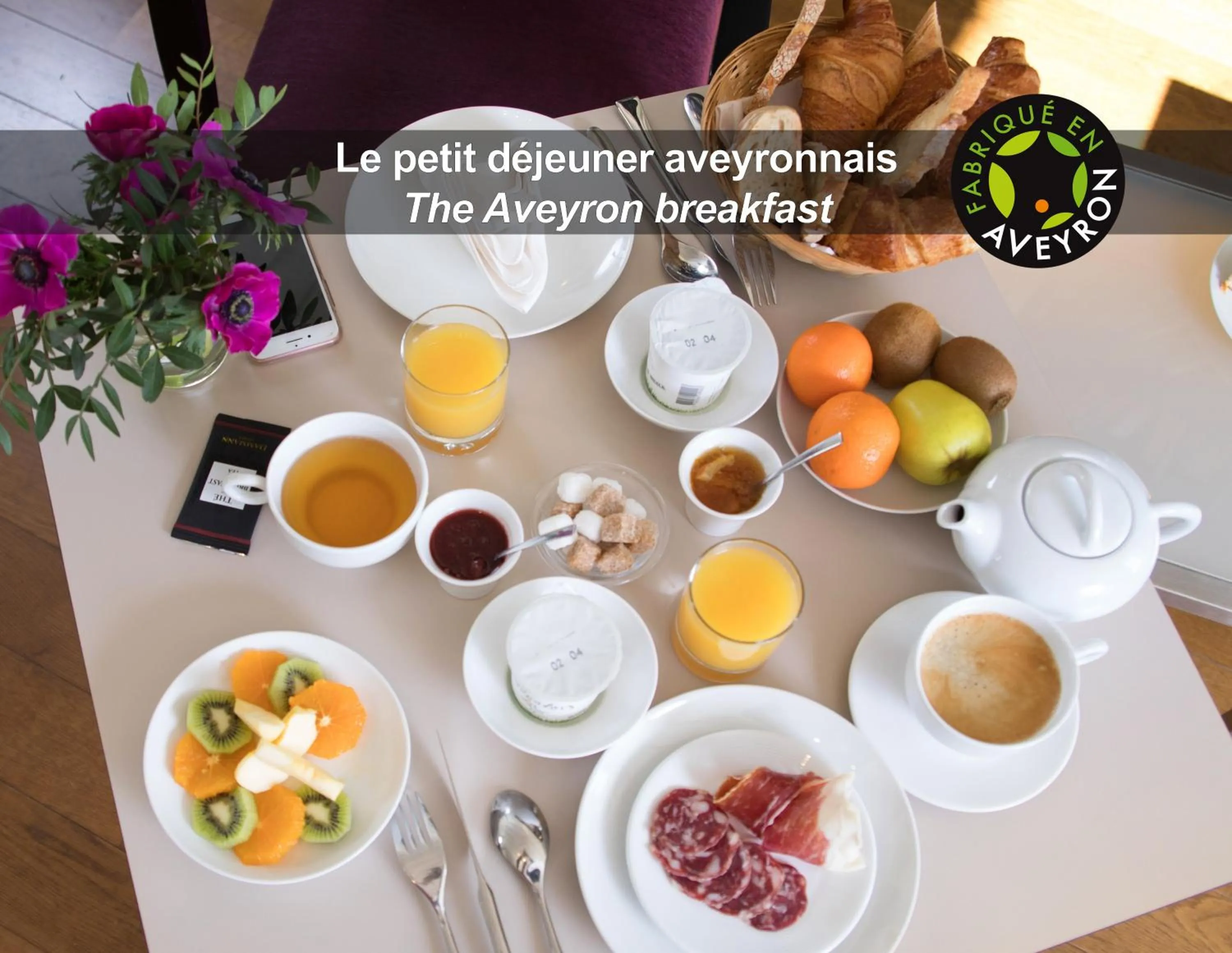 Breakfast in HÔTEL LA FERME DE BOURRAN - RODEZ - parking privé, soirée étape, bornes voitures électriques
