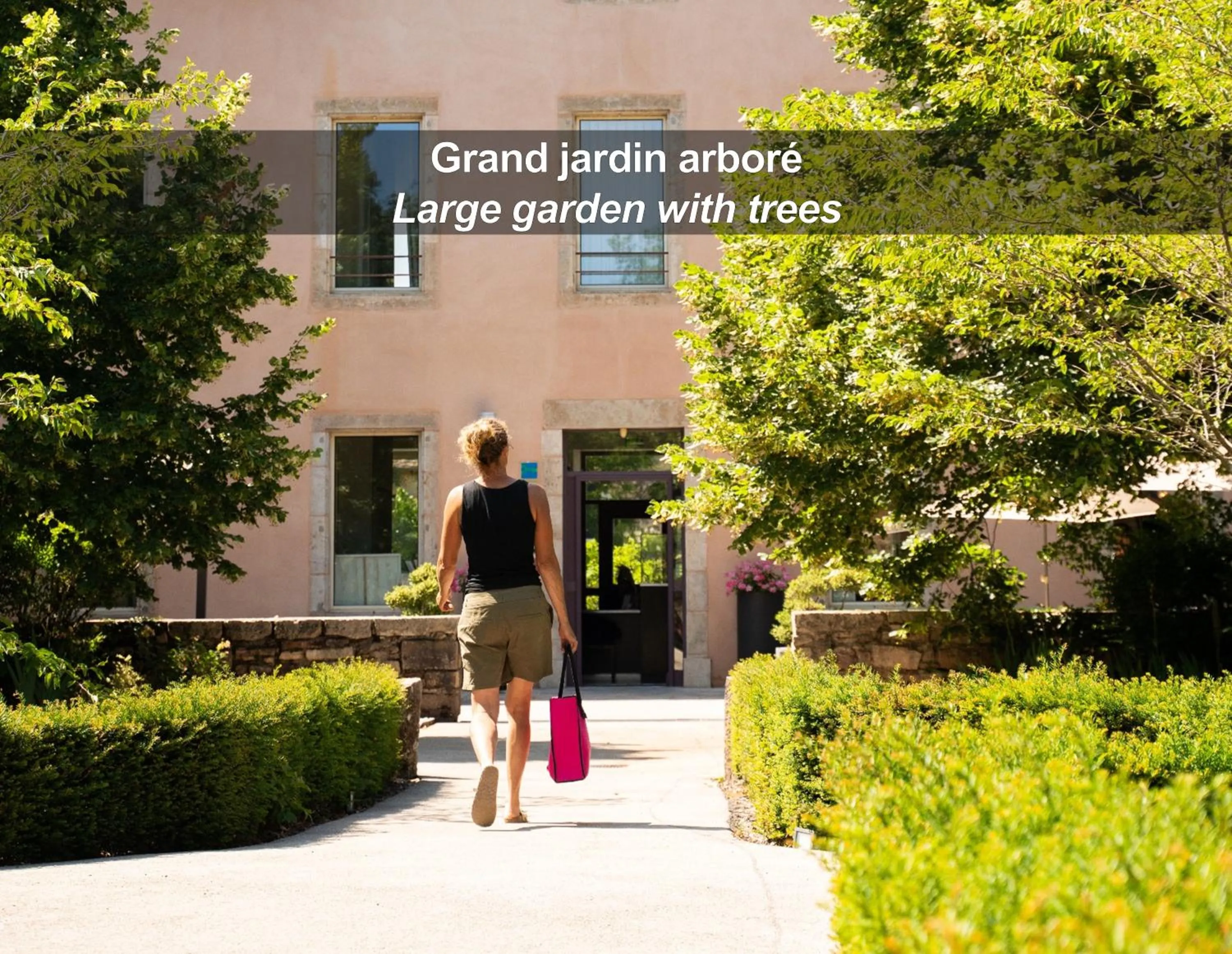 Facade/entrance in HÔTEL LA FERME DE BOURRAN - RODEZ - parking privé, soirée étape, bornes voitures électriques