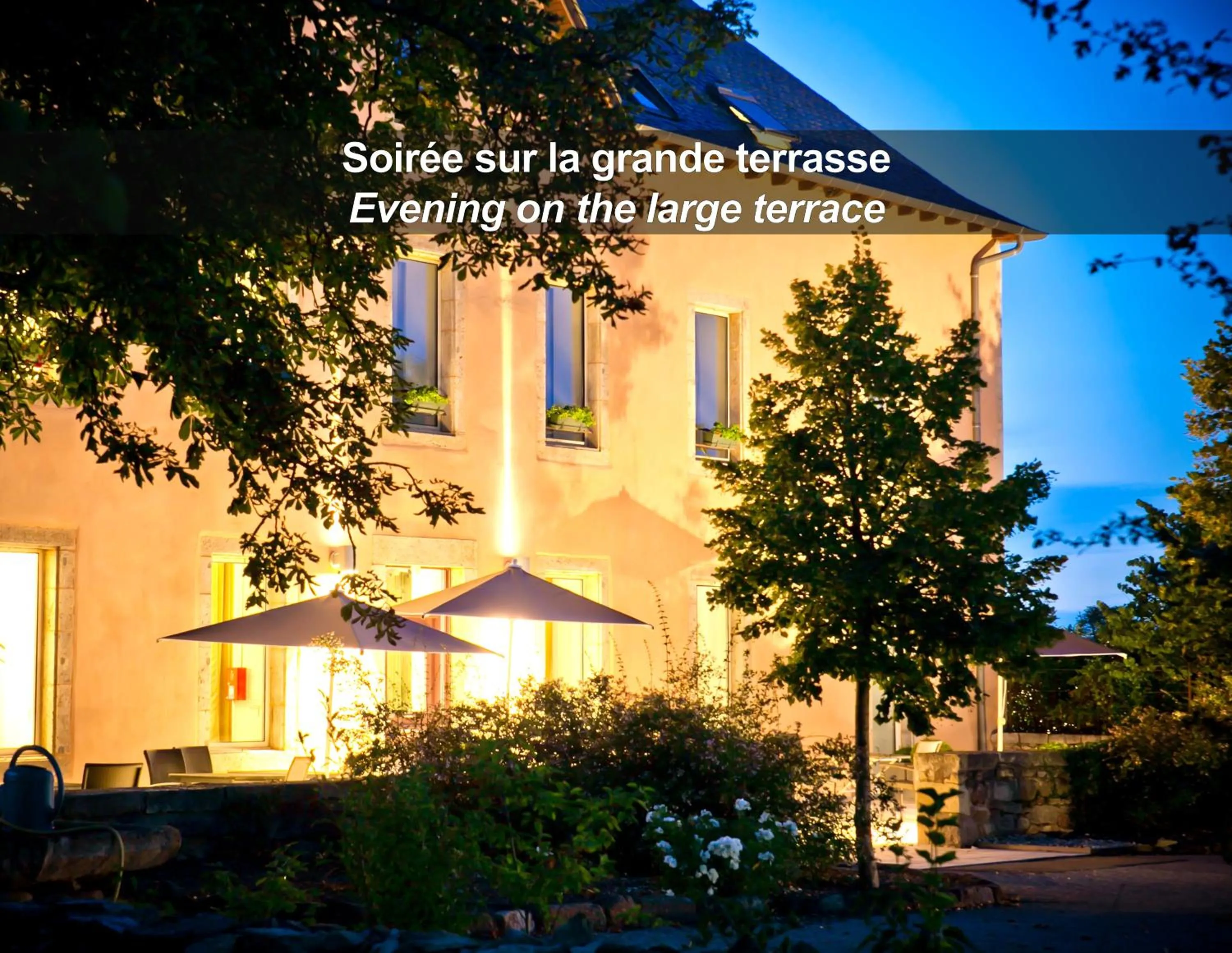 Property building in HÔTEL LA FERME DE BOURRAN - RODEZ - parking privé, soirée étape, bornes voitures électriques