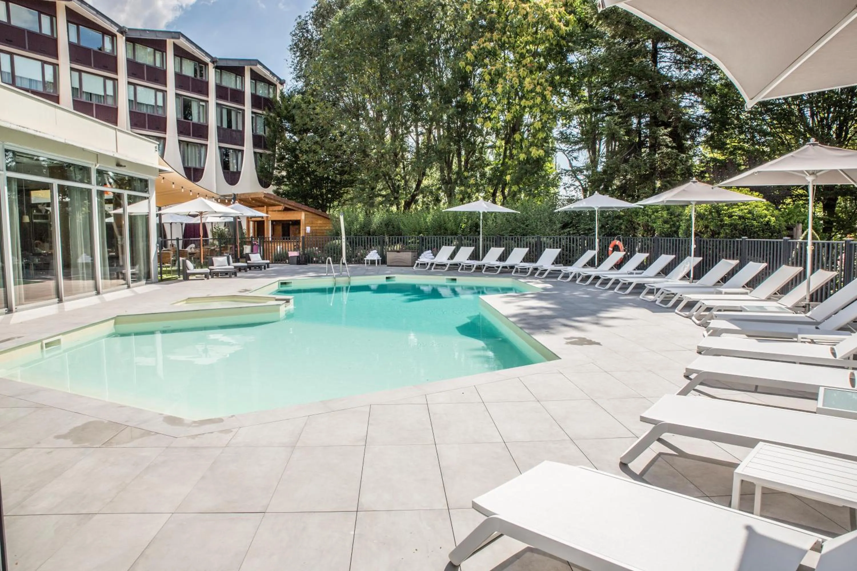 Facade/entrance in Mercure Beaune Centre