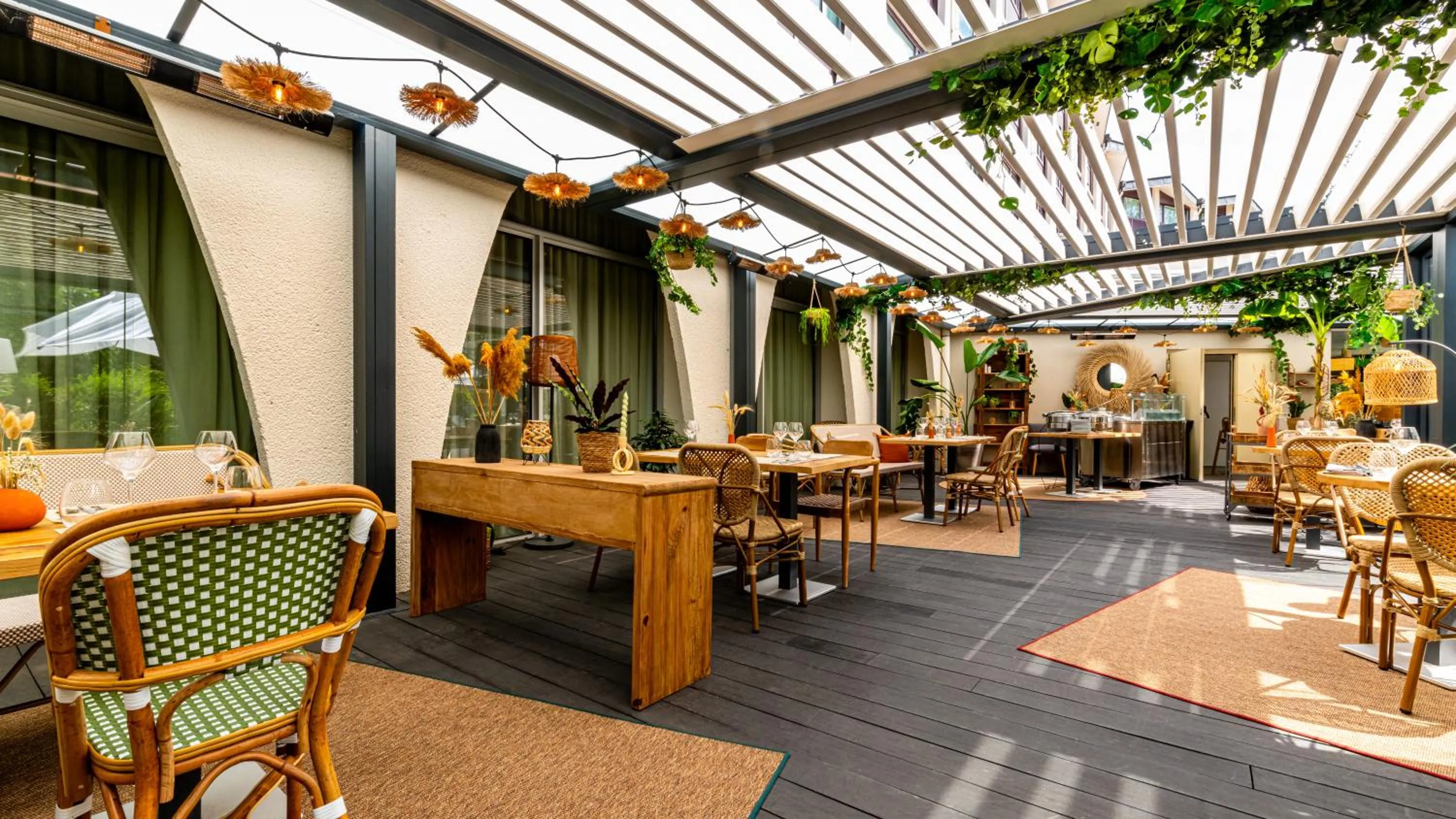 Patio in Mercure Beaune Centre