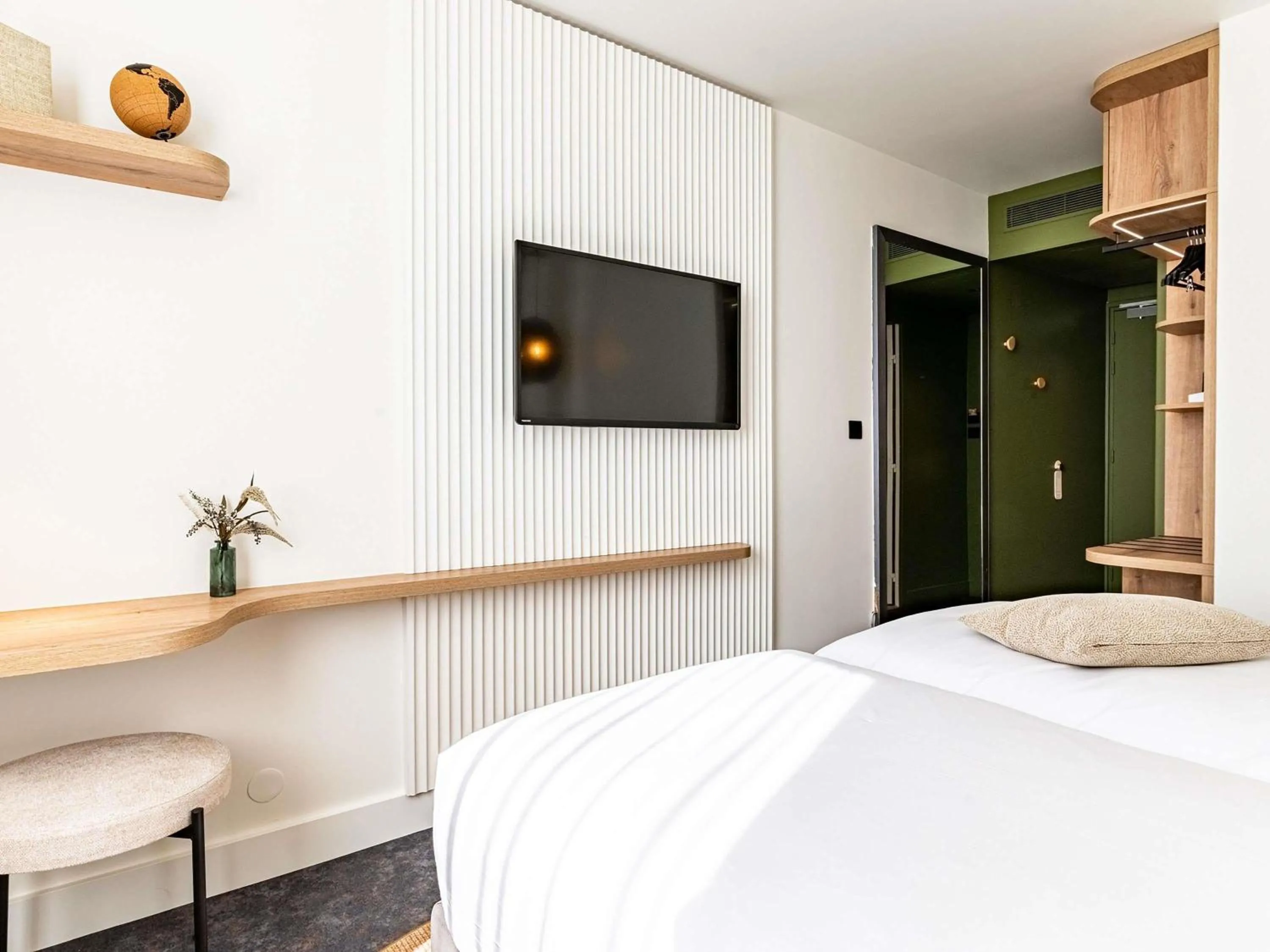 Bedroom, Bed in Mercure Beaune Centre