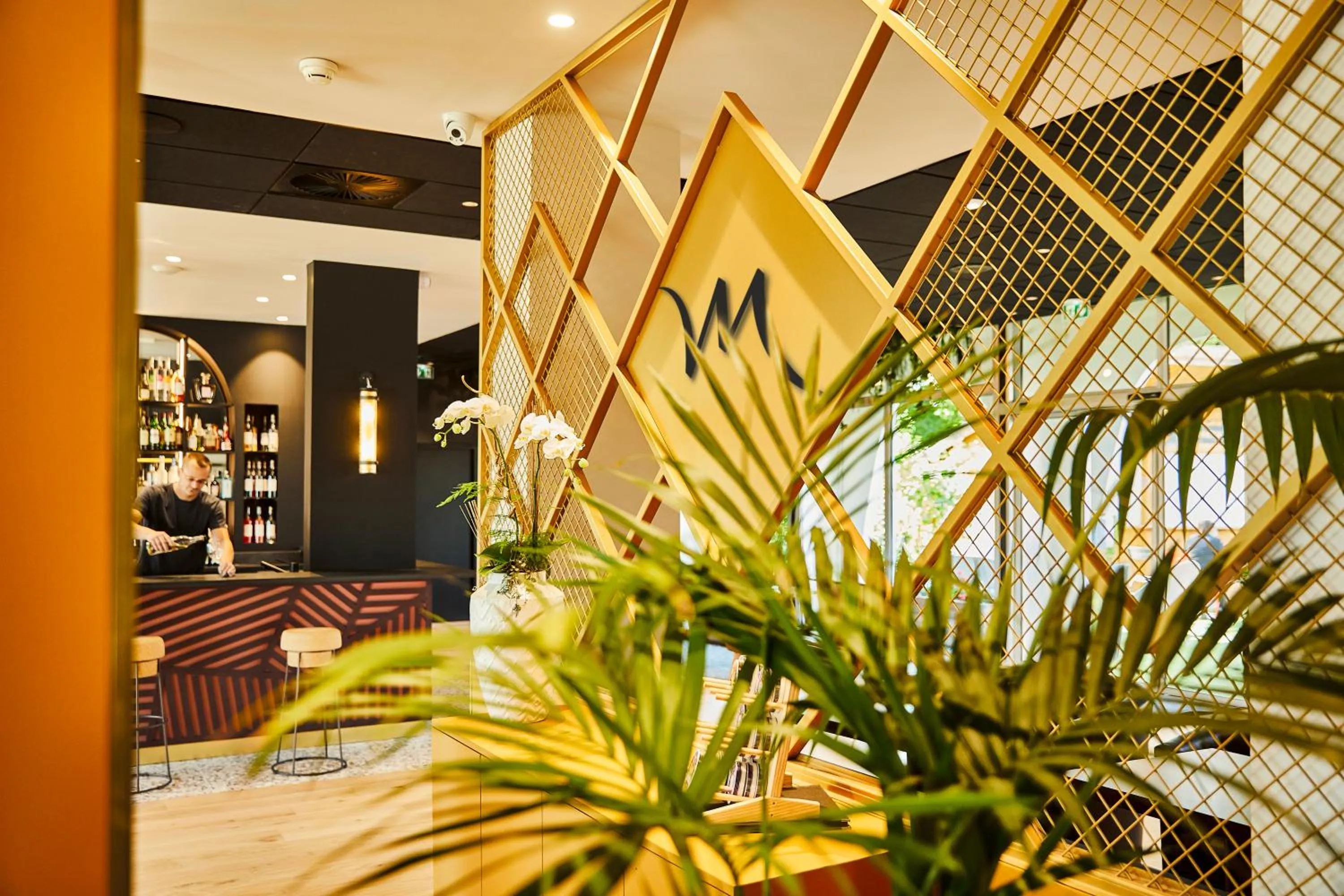 Lobby or reception in Mercure Beaune Centre