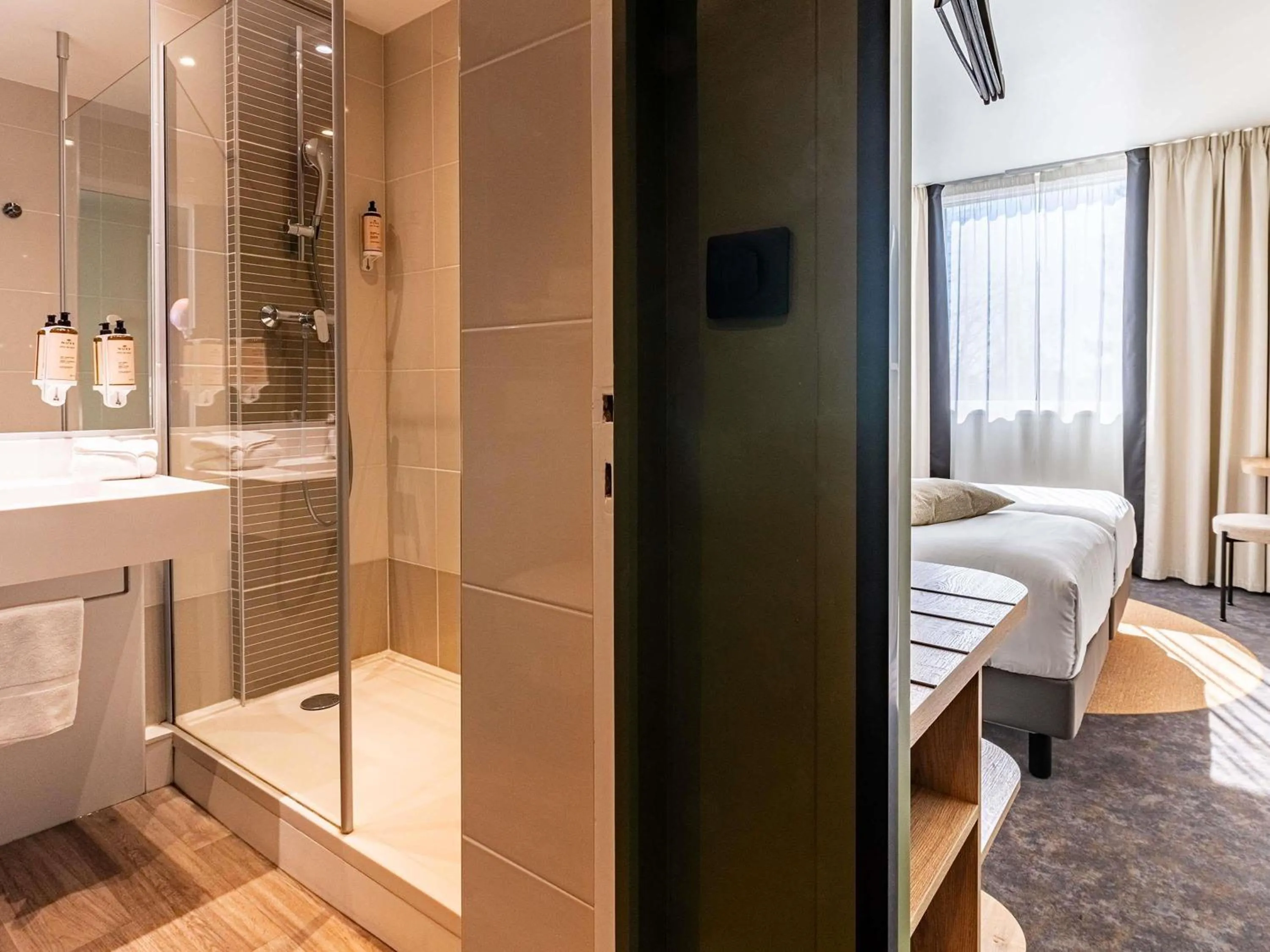 Bedroom in Mercure Beaune Centre