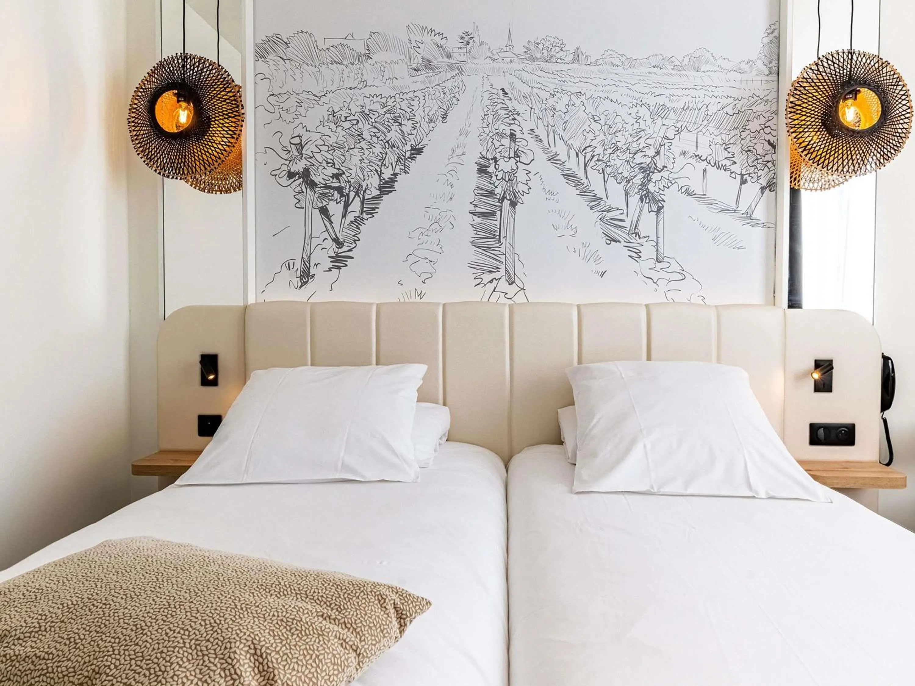 Bedroom, Bed in Mercure Beaune Centre