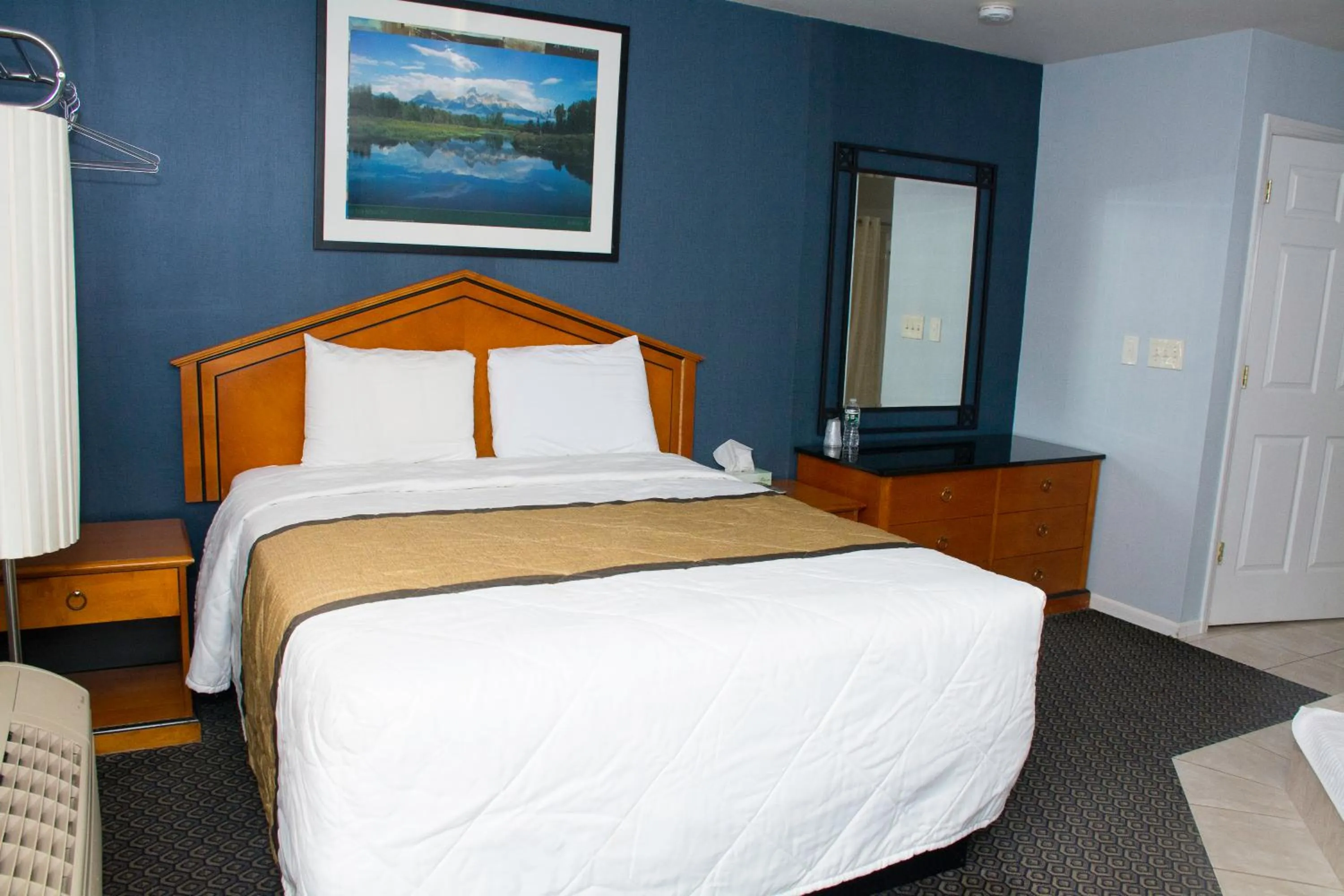 Photo of the whole room, Bed in At 9 Motel