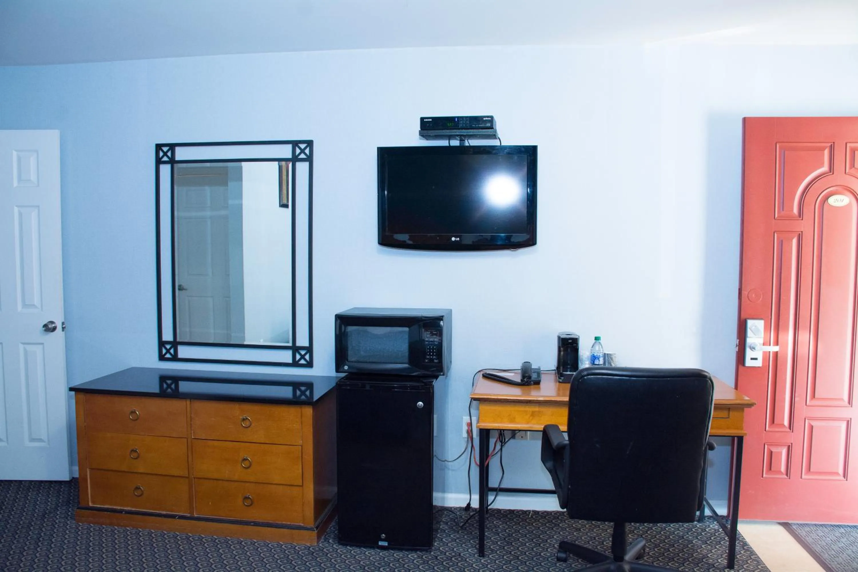TV and multimedia in At 9 Motel