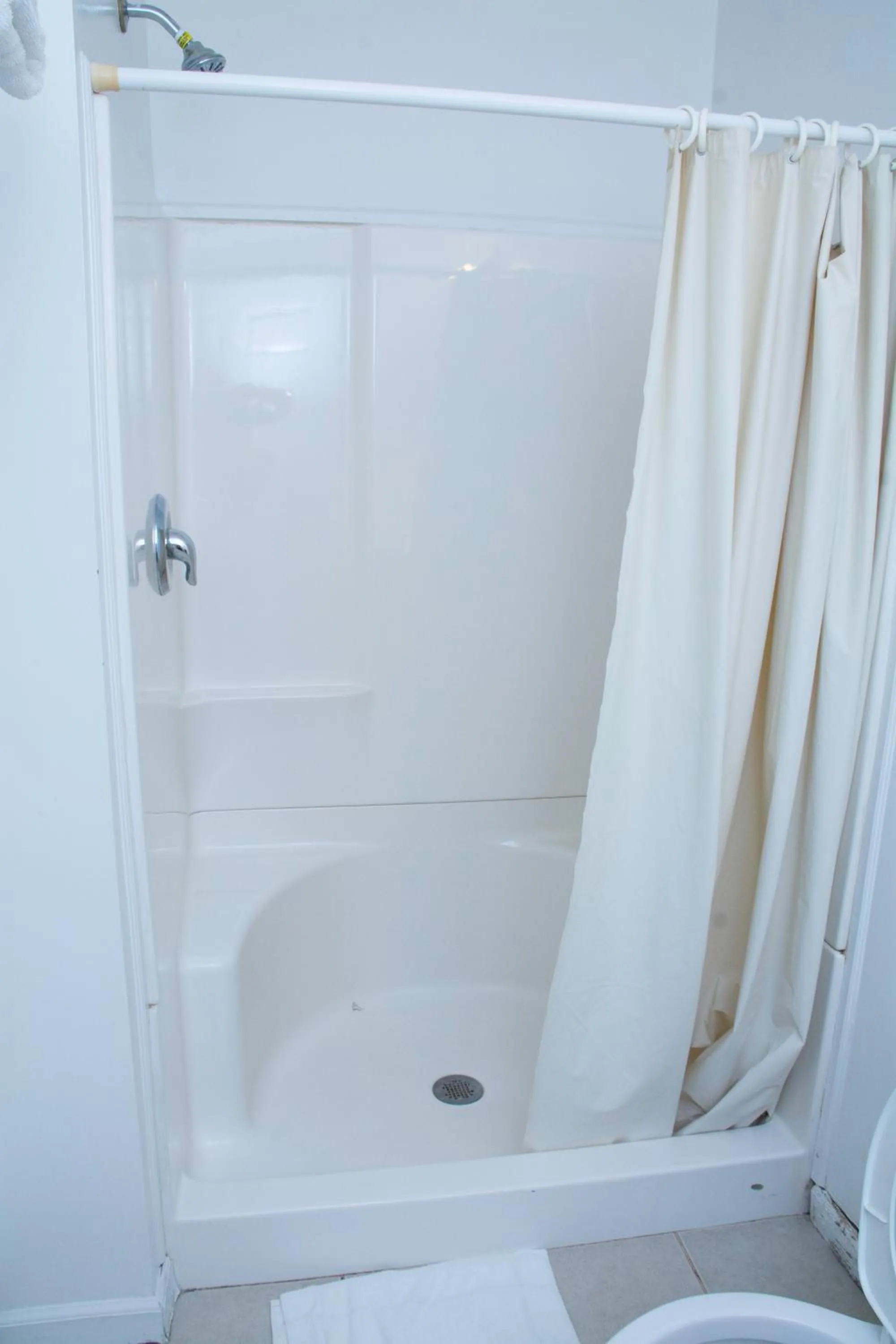 Bathroom in At 9 Motel