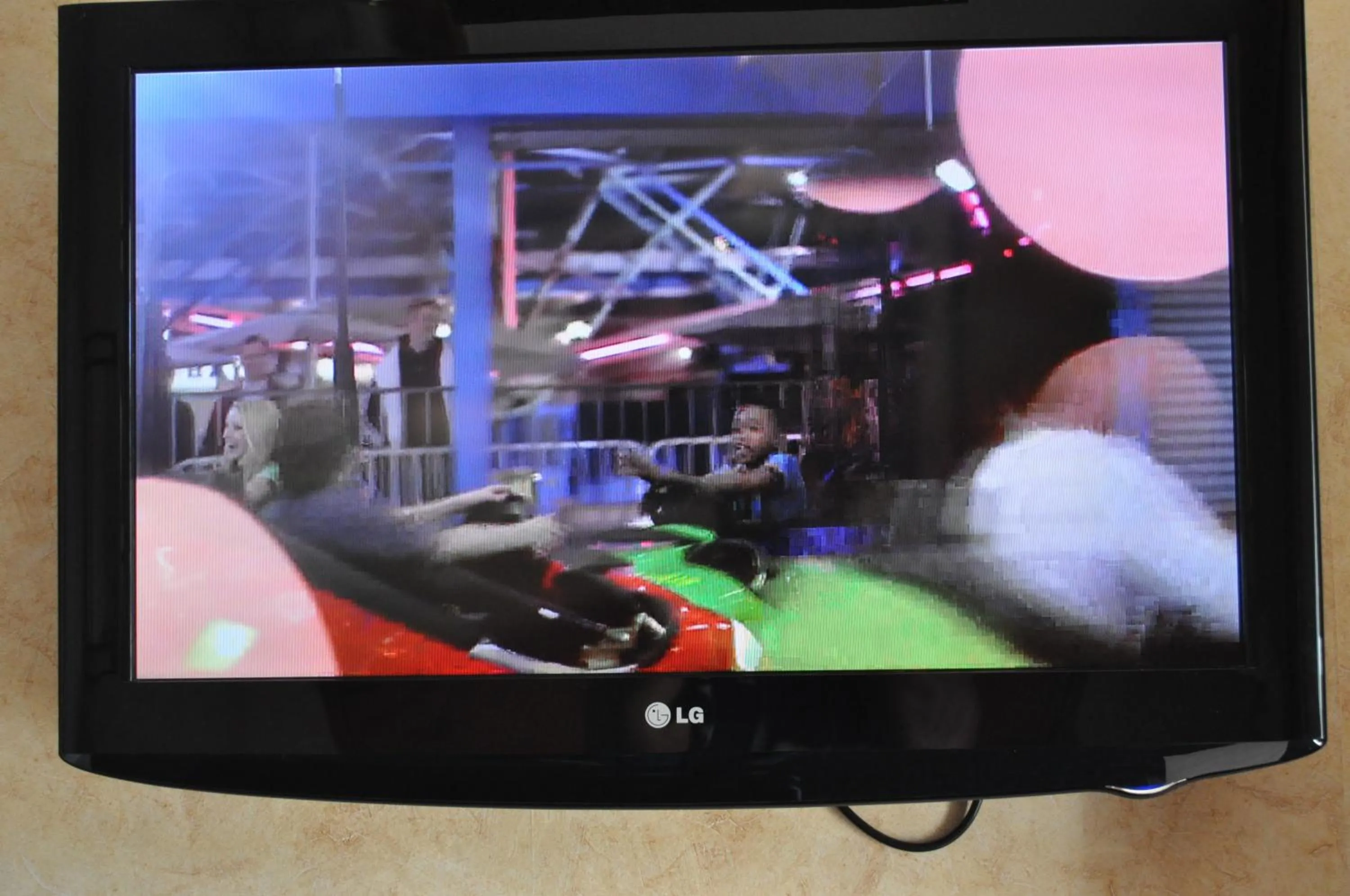 TV and multimedia in At 9 Motel