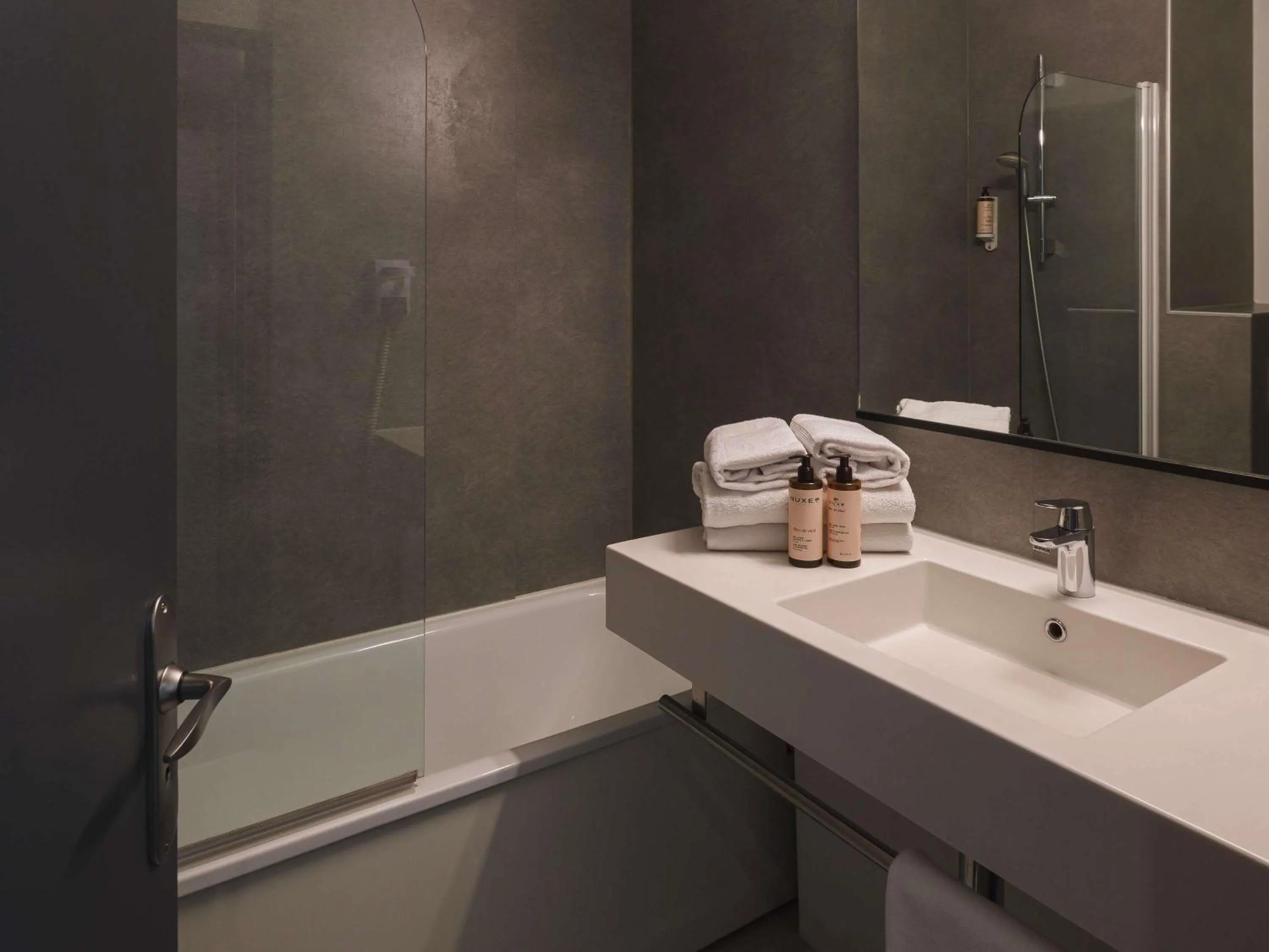 Bedroom in Hôtel Mercure Lyon Centre Charpennes Parc de la Tête d'Or