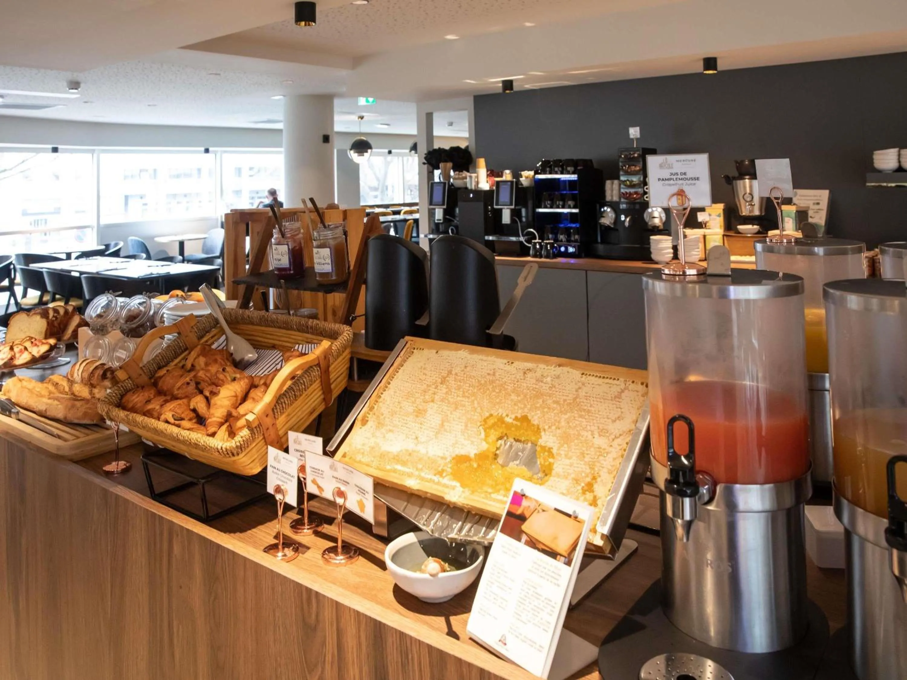 Breakfast in Hôtel Mercure Lyon Centre Charpennes Parc de la Tête d'Or