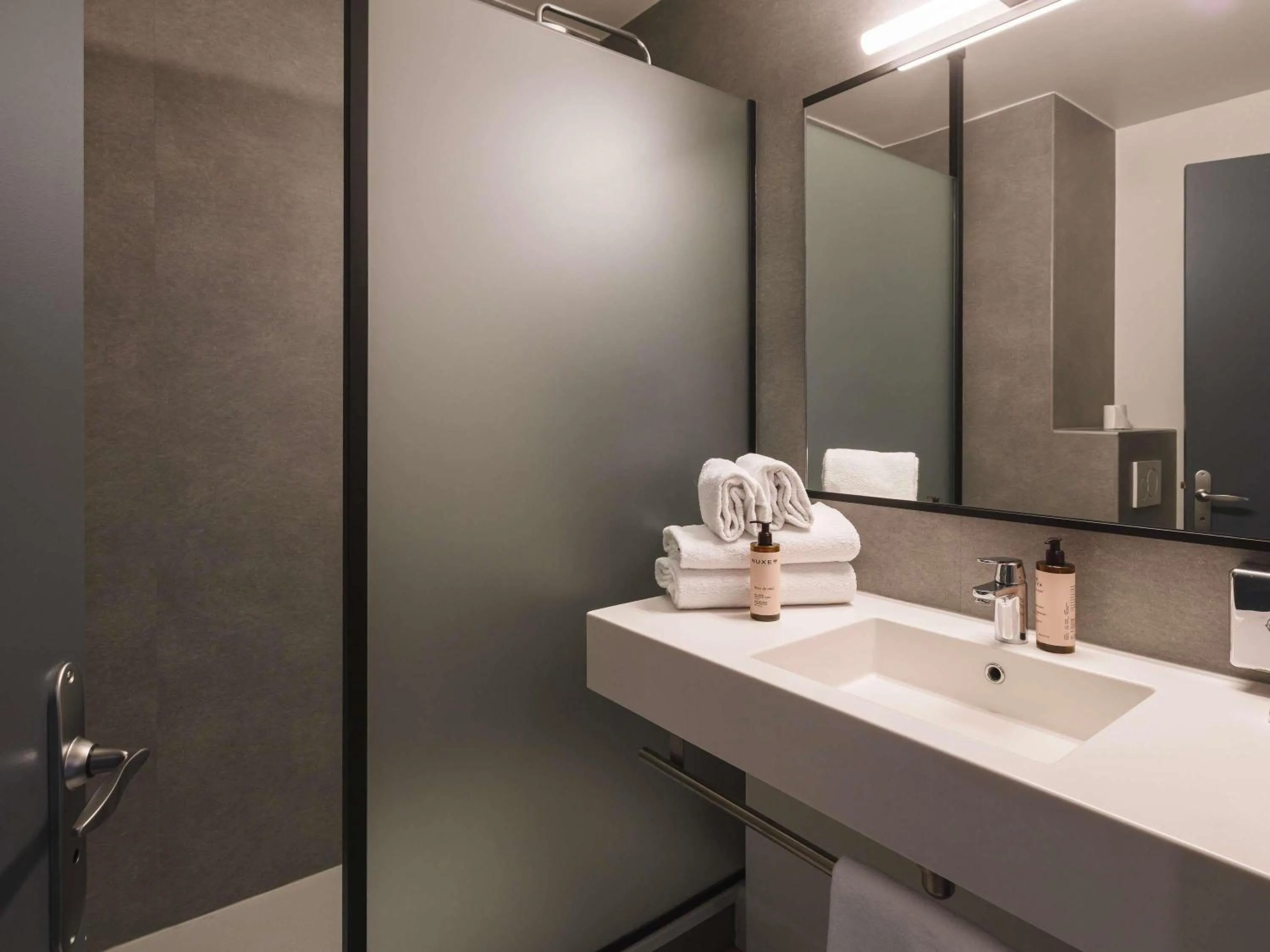 Bedroom in Hôtel Mercure Lyon Centre Charpennes Parc de la Tête d'Or