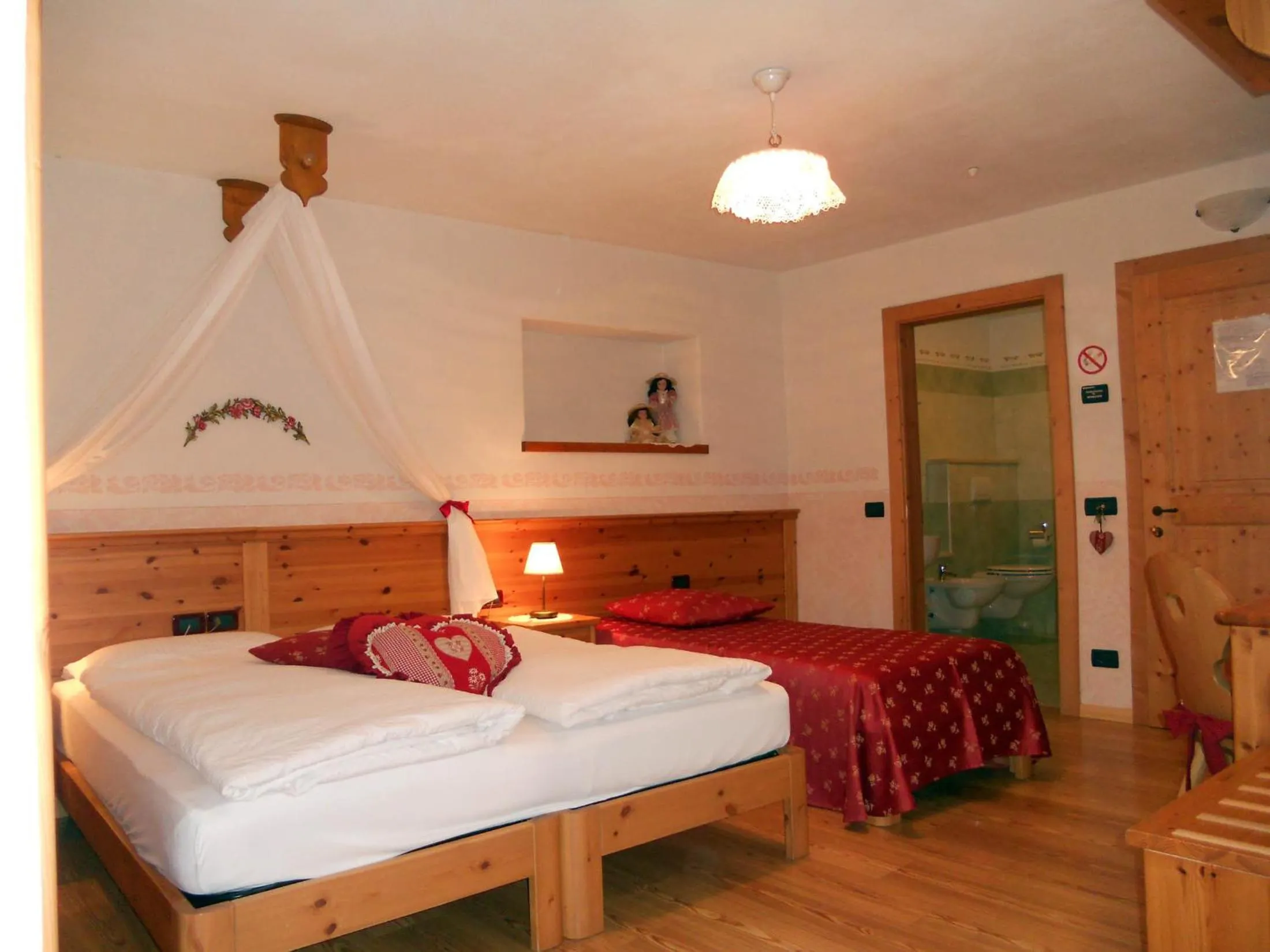 Photo of the whole room, Bed in Hotel Garnì Salvanel