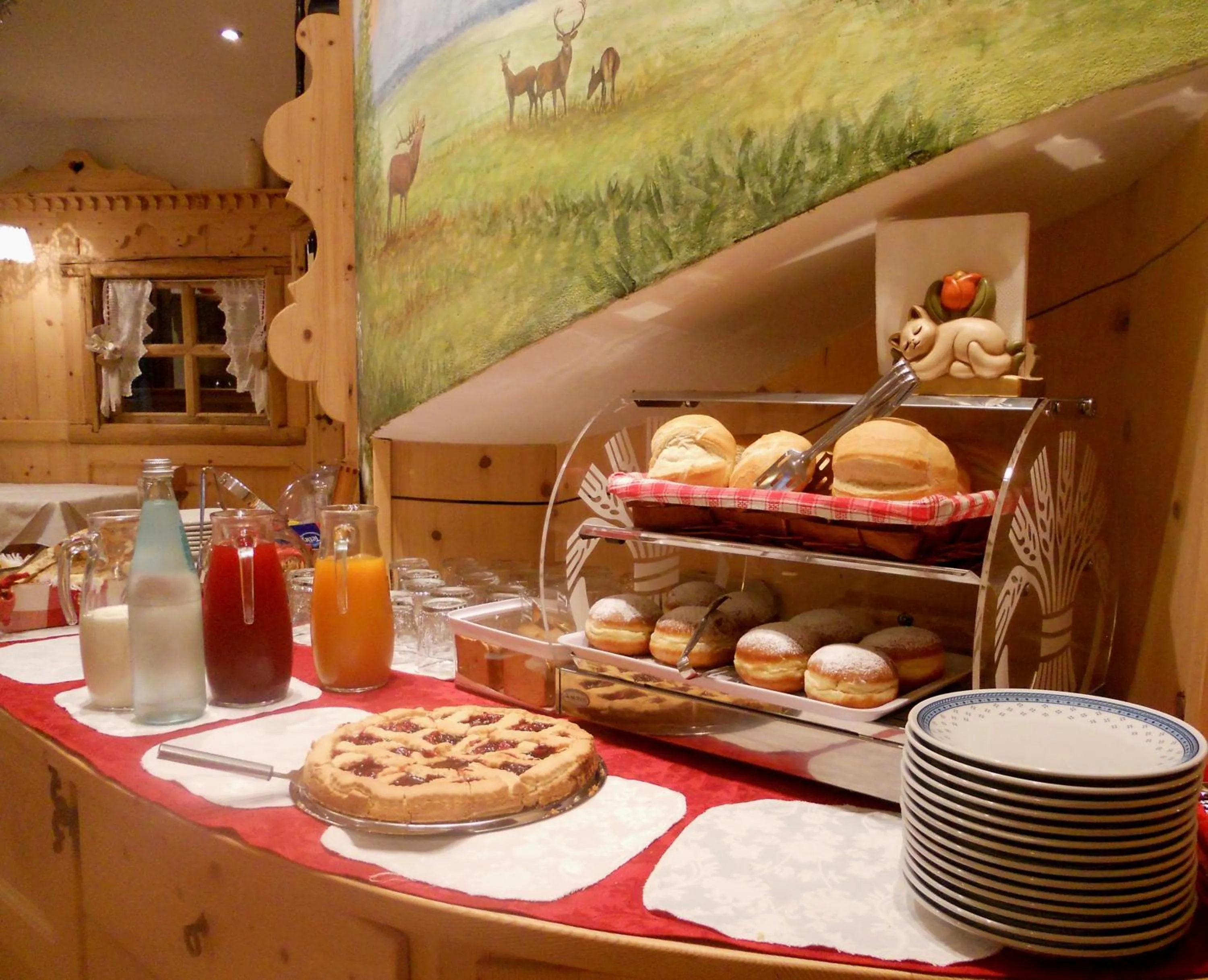 Buffet breakfast in Hotel Garnì Salvanel