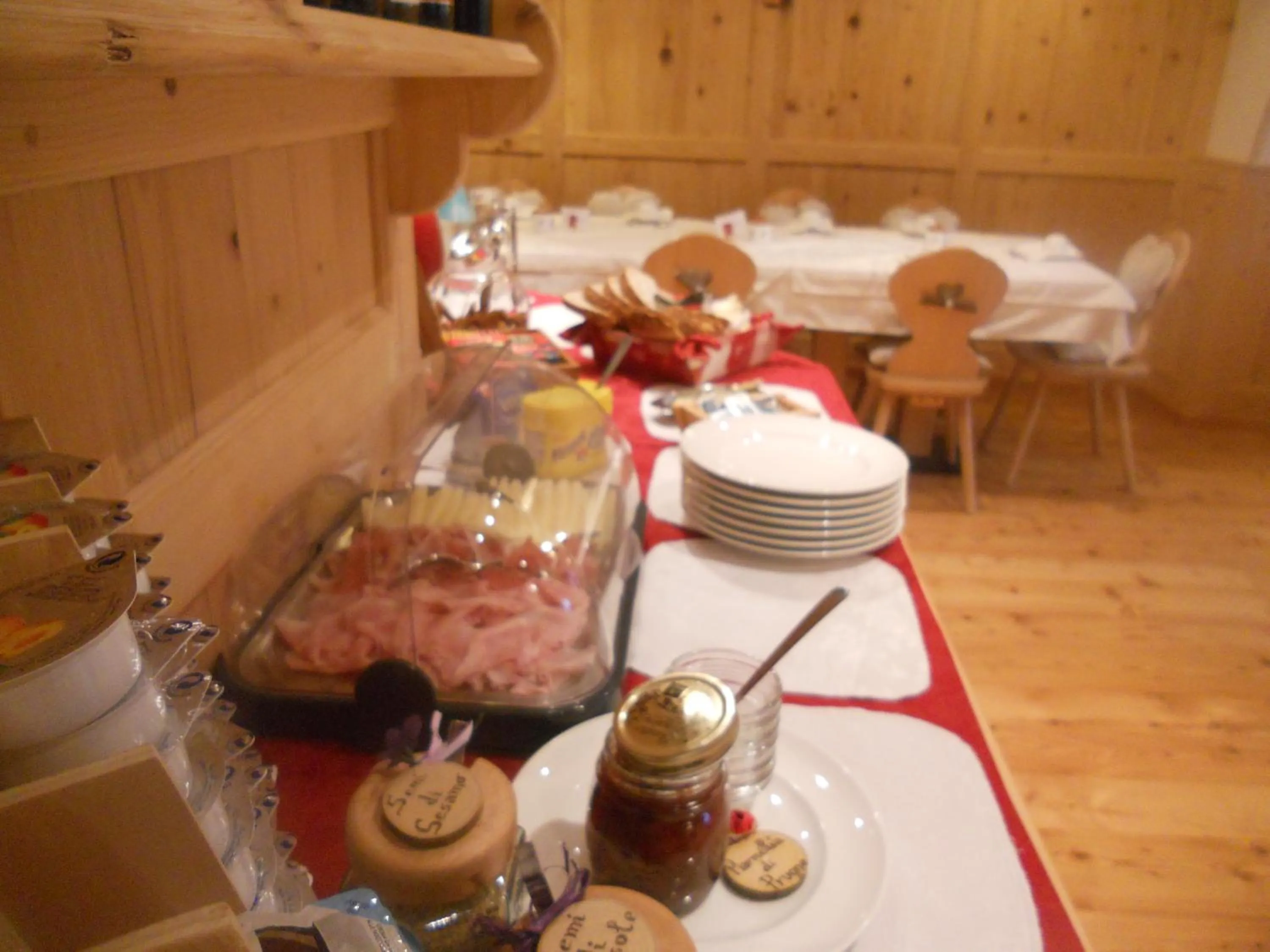 Breakfast in Hotel Garnì Salvanel