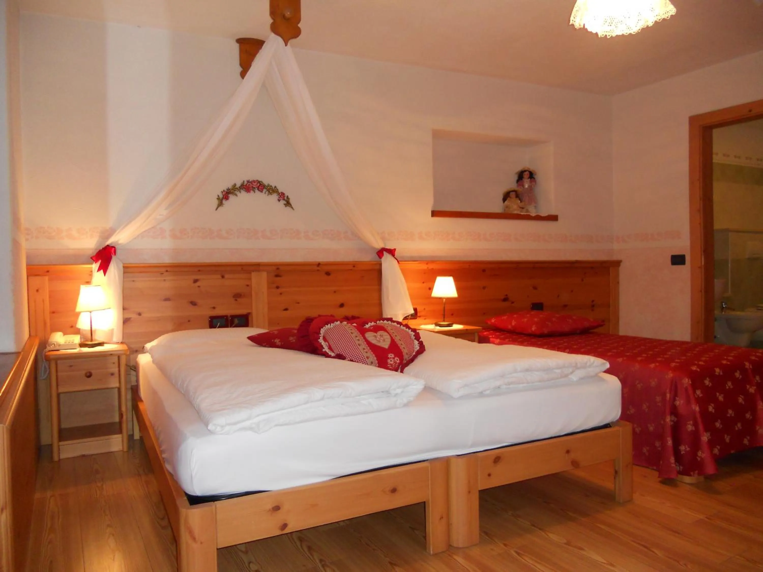 Photo of the whole room, Bed in Hotel Garnì Salvanel