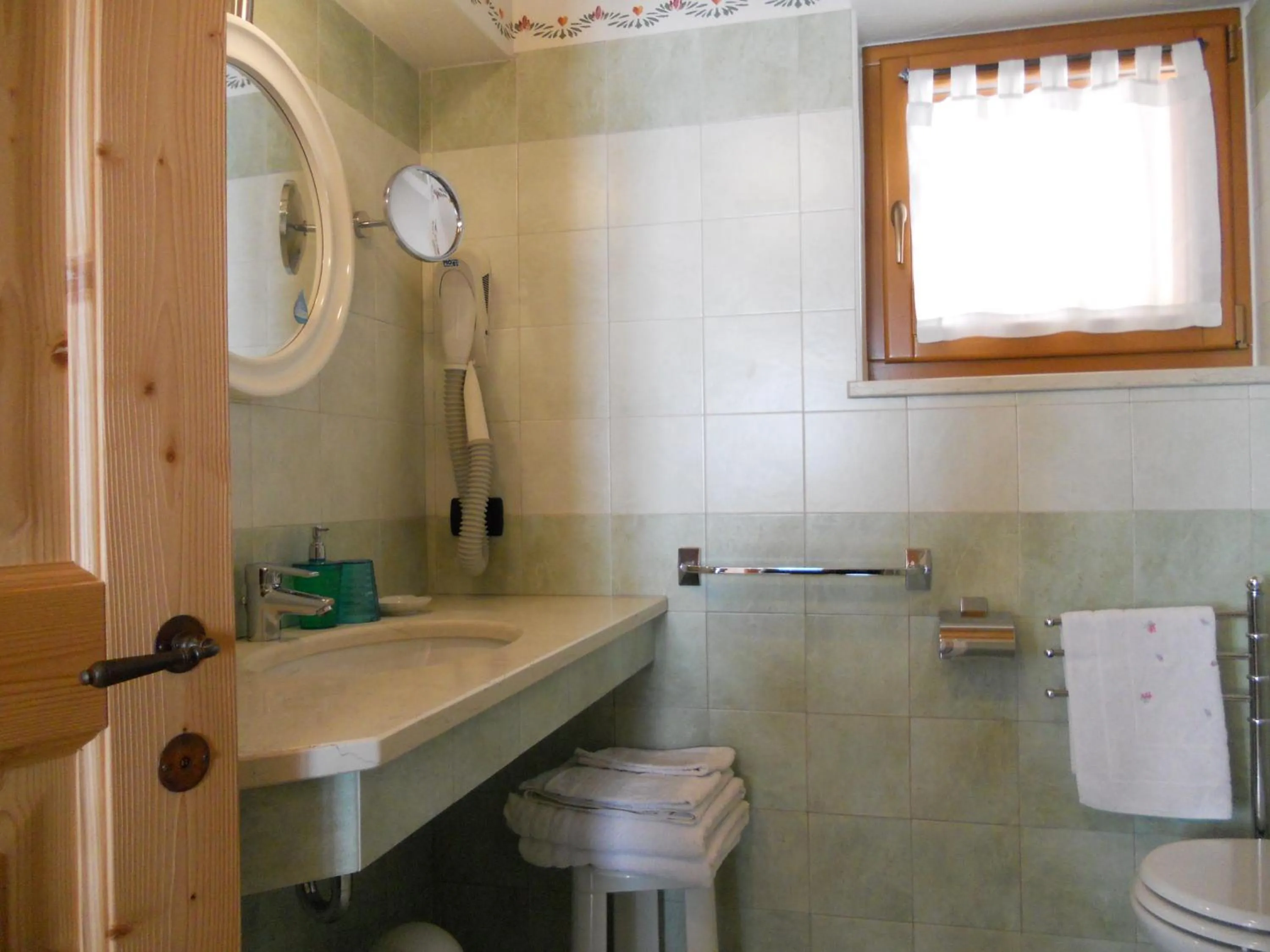 Bathroom in Hotel Garnì Salvanel