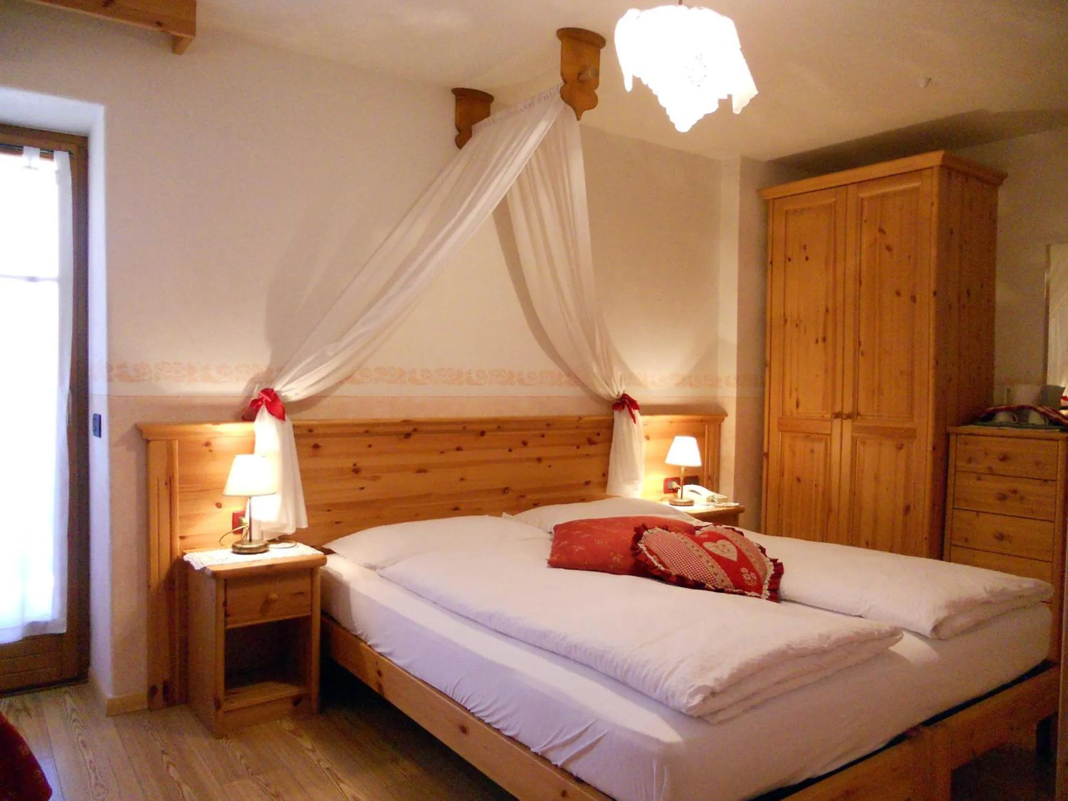 Photo of the whole room, Bed in Hotel Garnì Salvanel