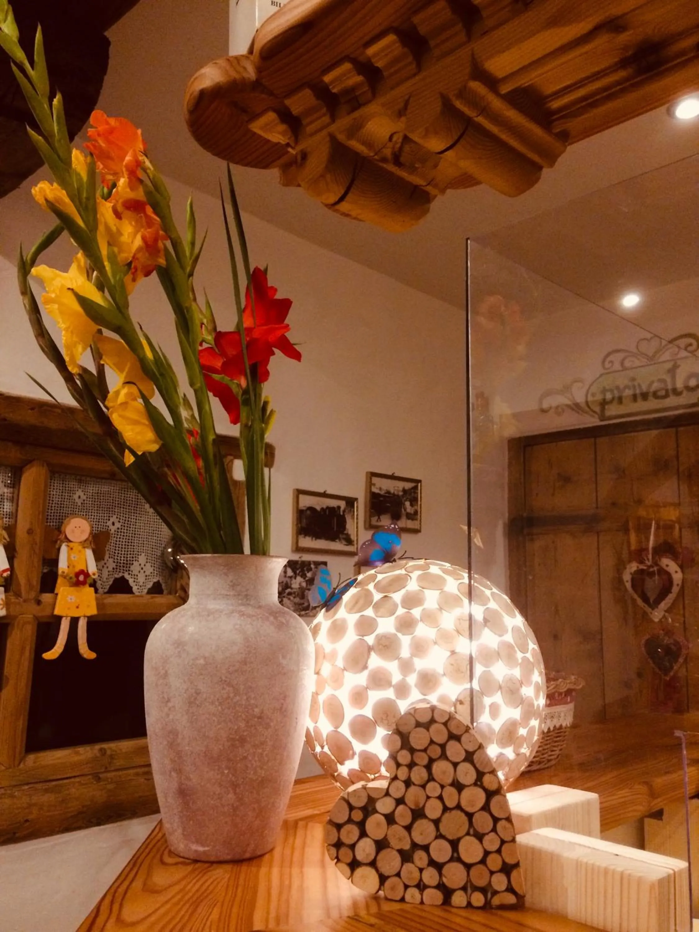 Lobby or reception in Hotel Garnì Salvanel