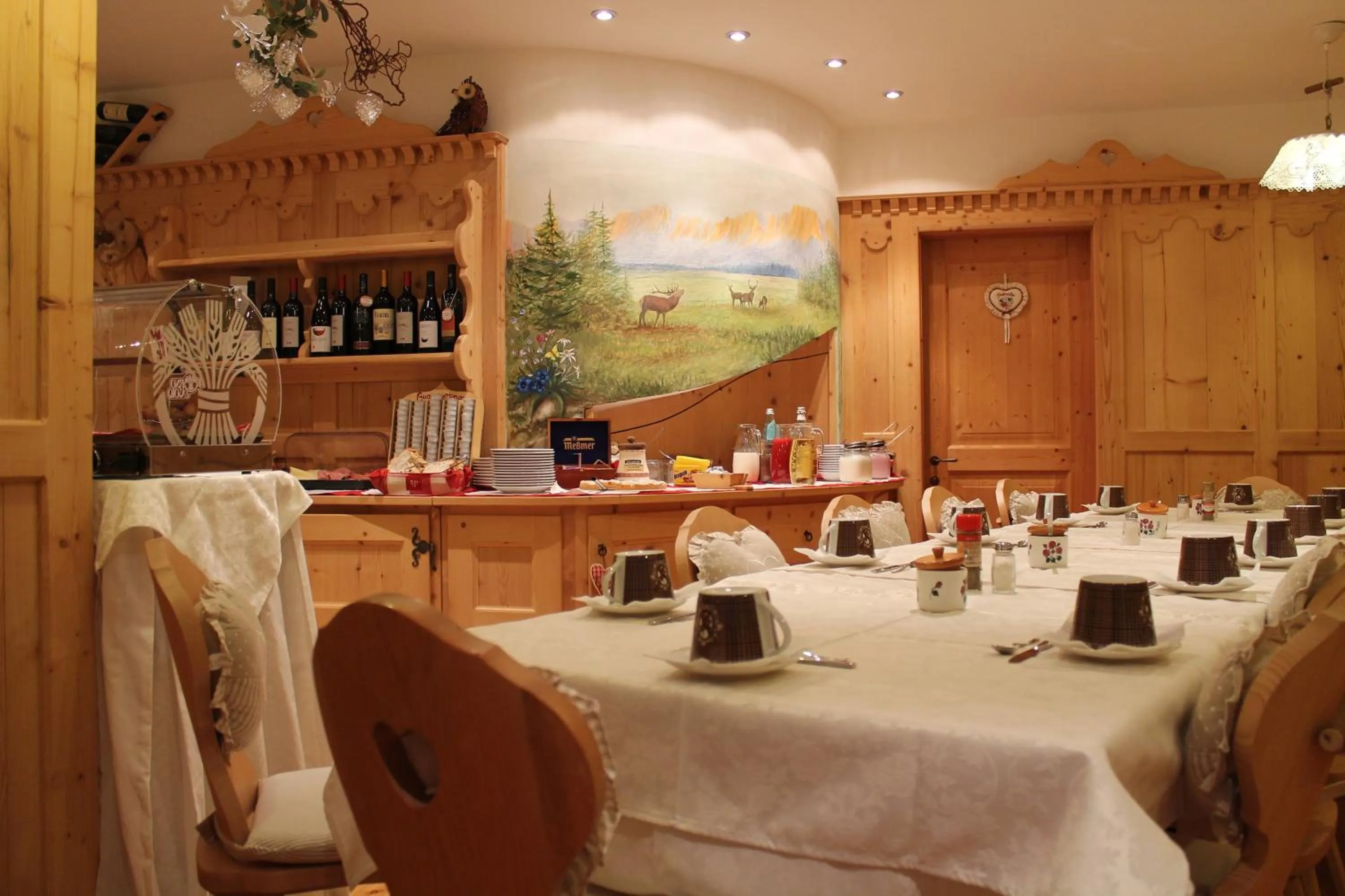 Breakfast in Hotel Garnì Salvanel