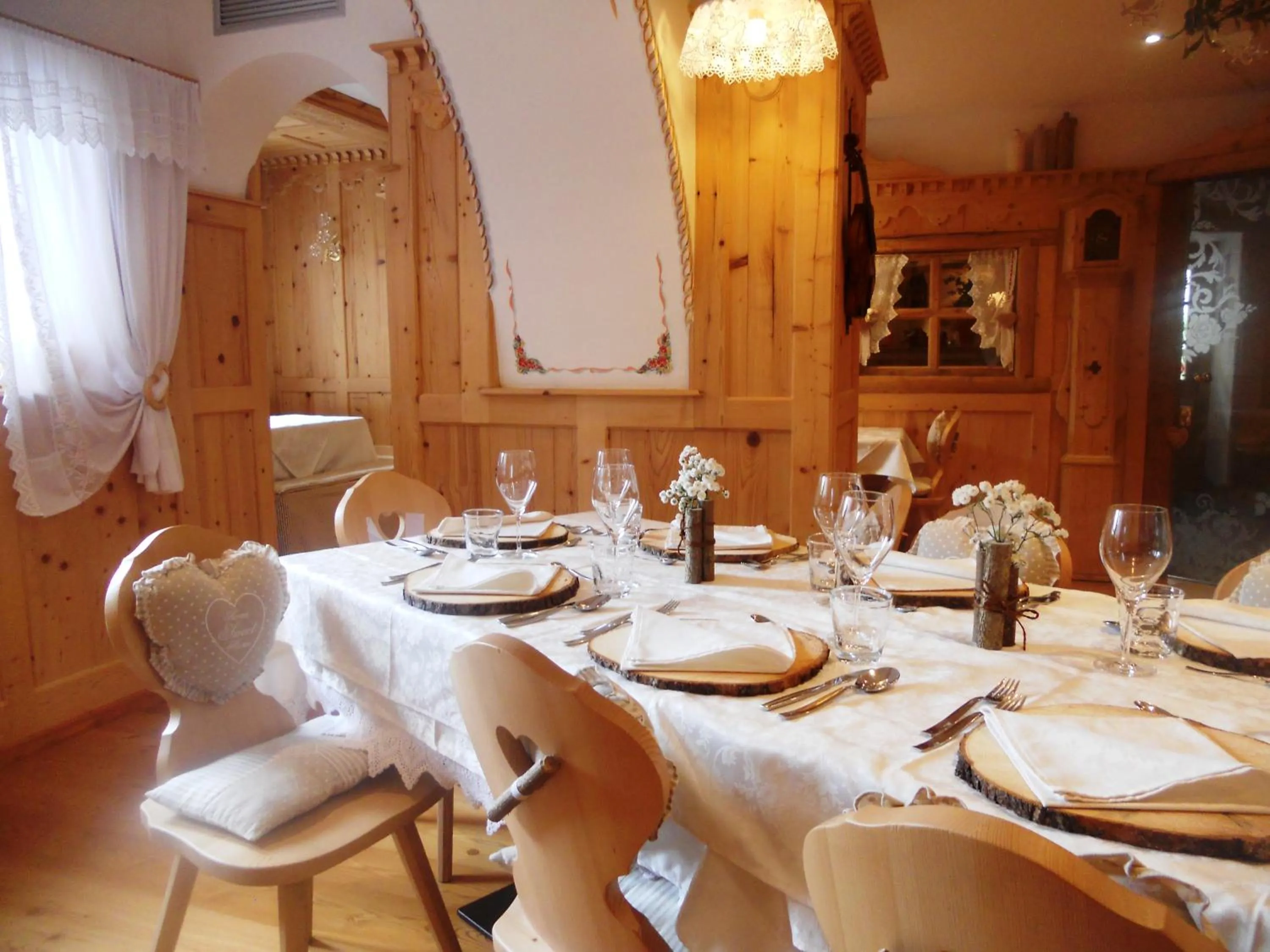 Restaurant/places to eat in Hotel Garnì Salvanel