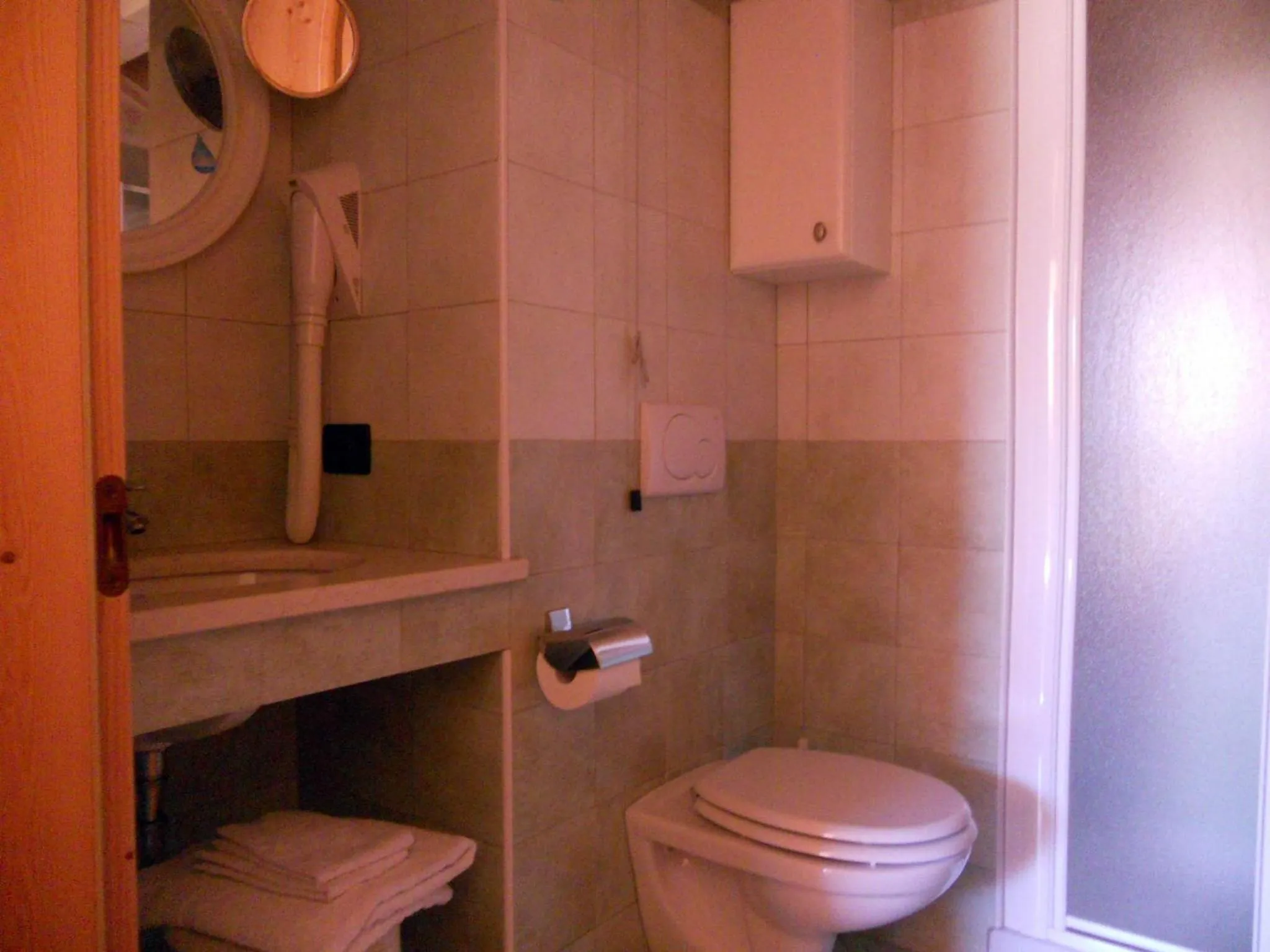 Bathroom in Hotel Garnì Salvanel