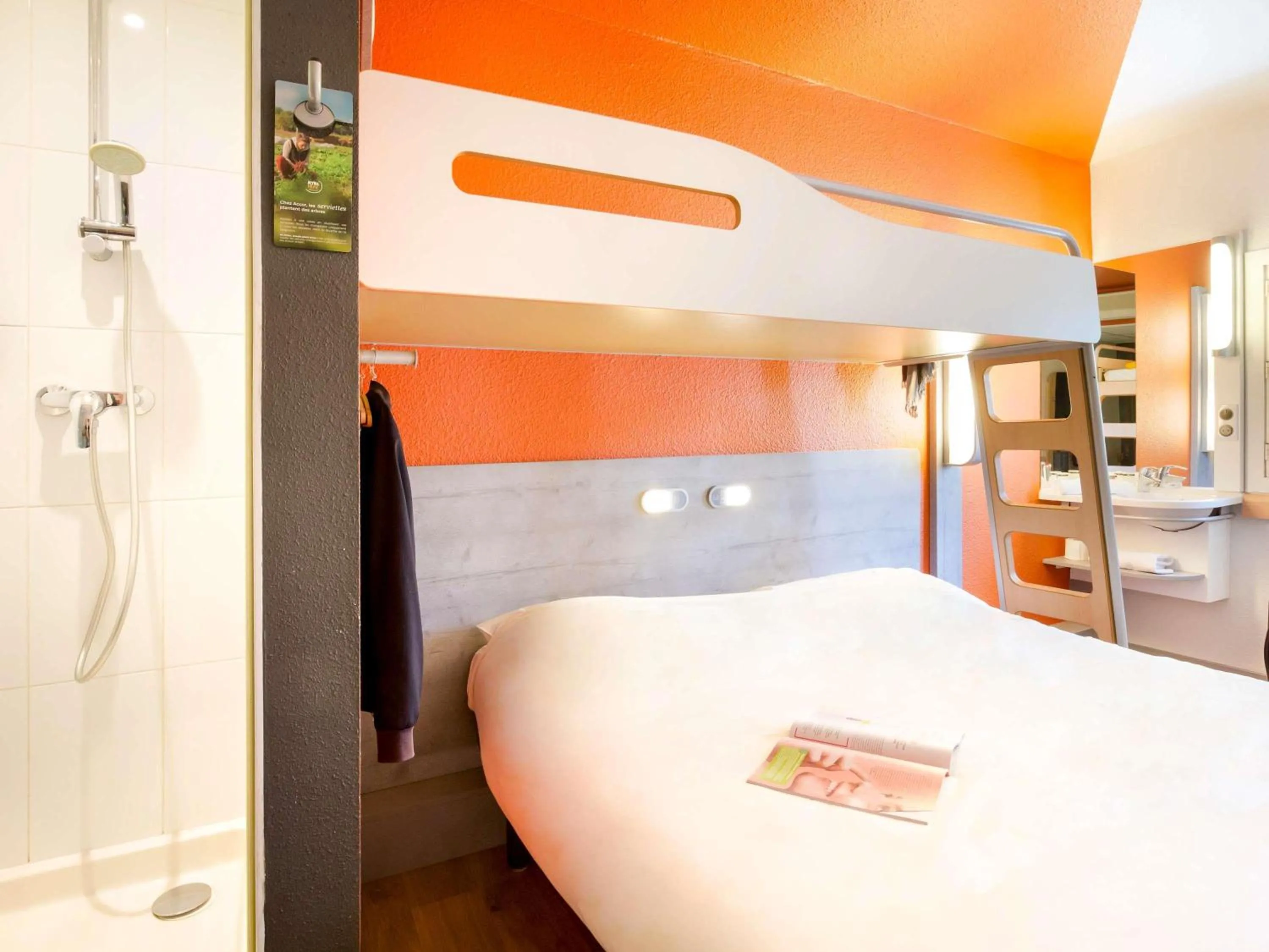 Bedroom, Bed in Ibis Budget Fréjus Capitou