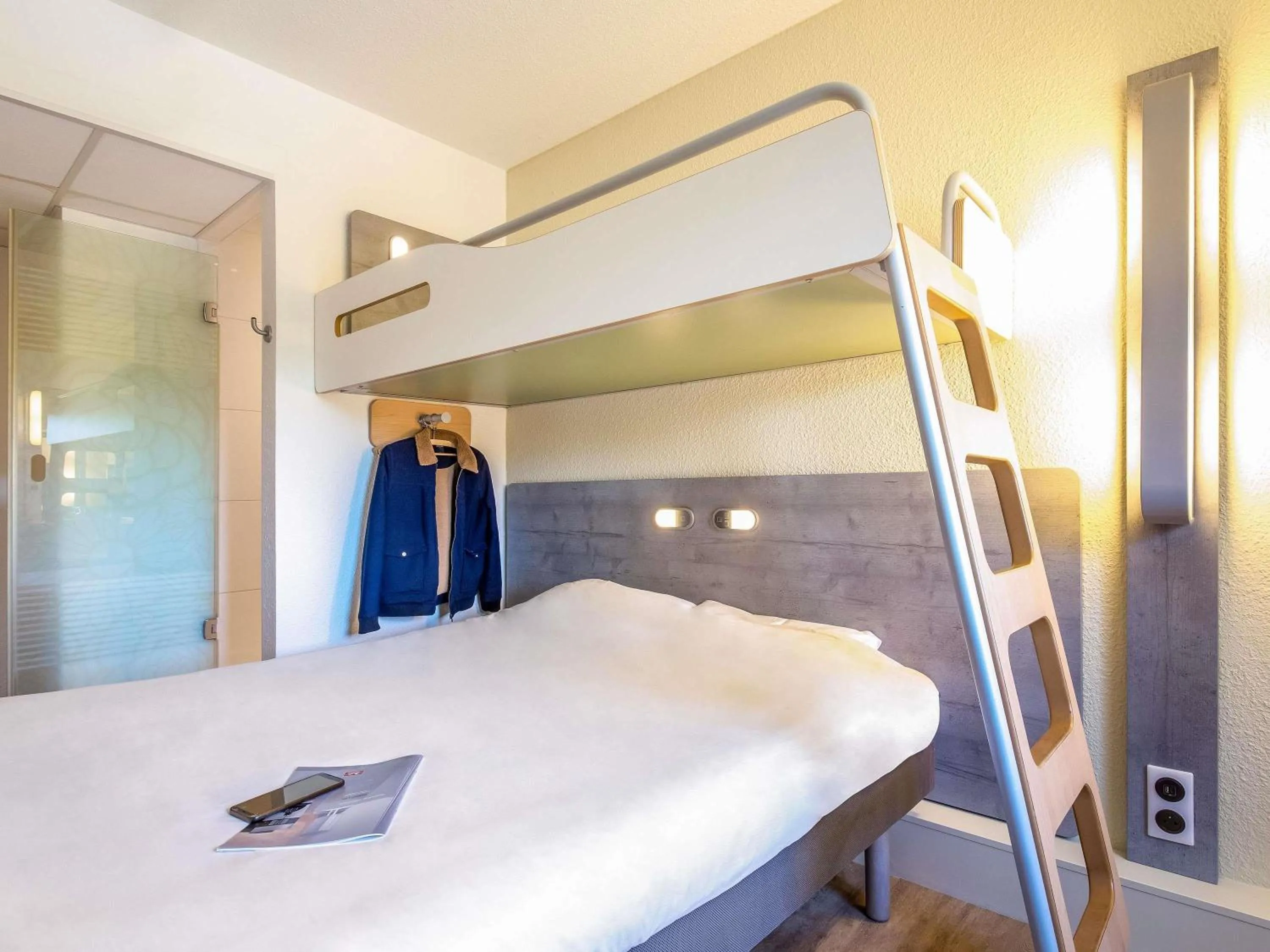 Bedroom, Bed in Ibis Budget Fréjus Capitou