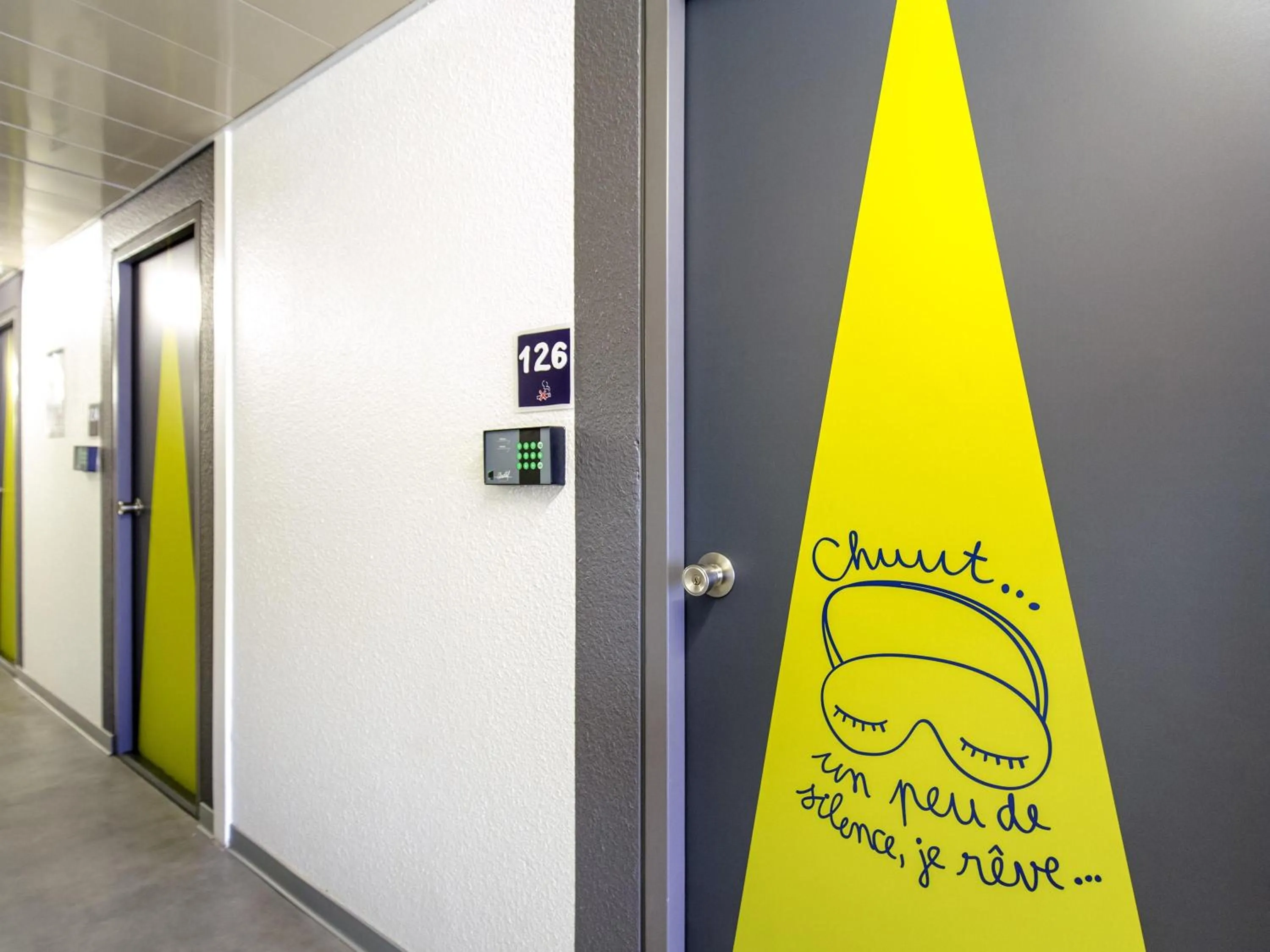 Bedroom in Ibis Budget Fréjus Capitou