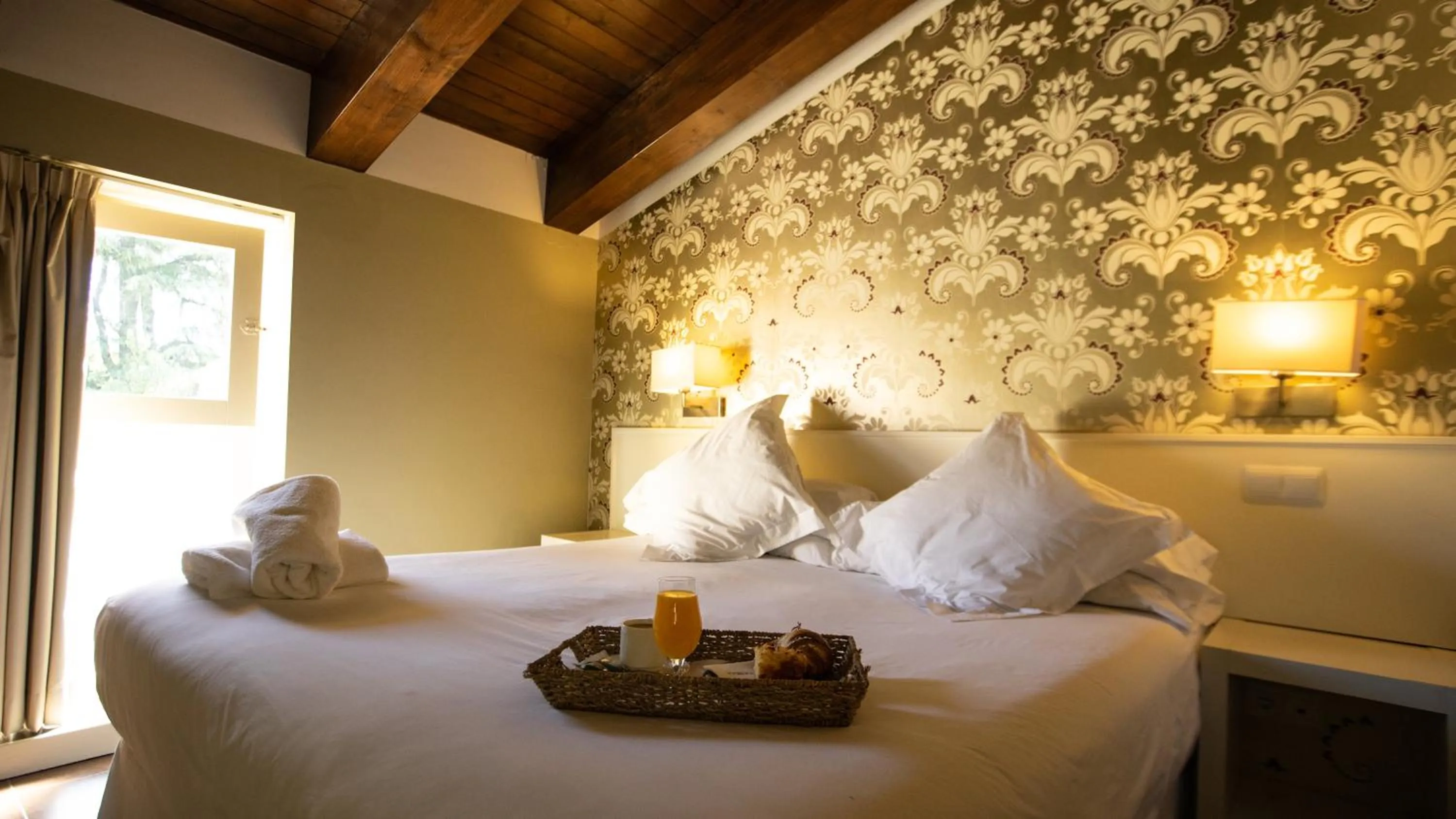 Restaurant/places to eat, Bed in Hacienda la Coracera