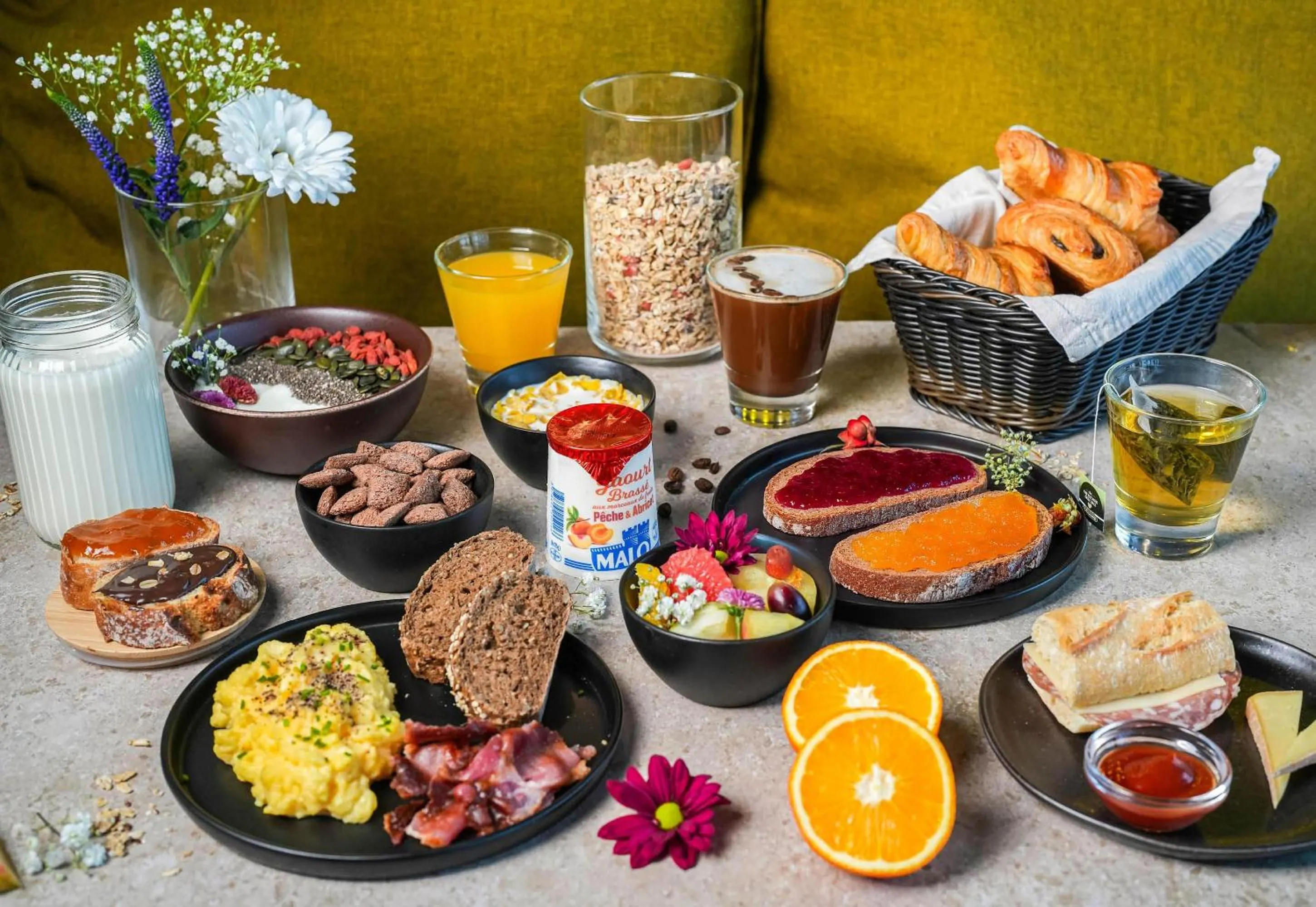 Restaurant/places to eat in B&B HOTEL Lyon Nord 4 étoiles