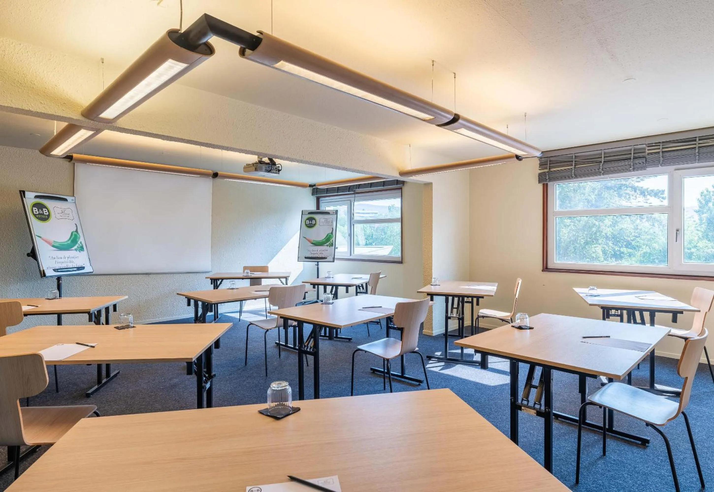 Meeting/conference room in B&B HOTEL Lyon Nord 4 étoiles