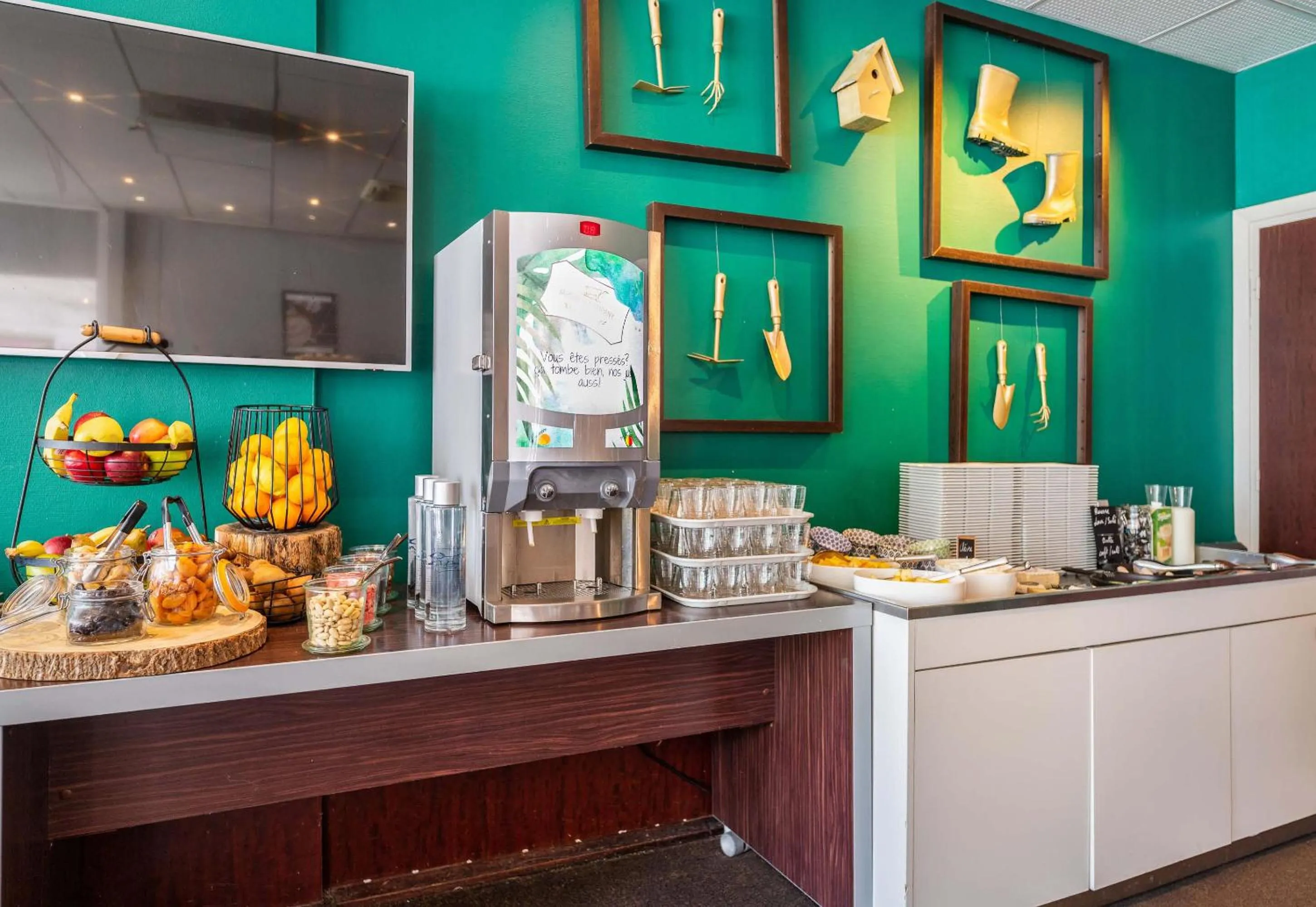 Restaurant/places to eat in B&B HOTEL Lyon Nord 4 étoiles