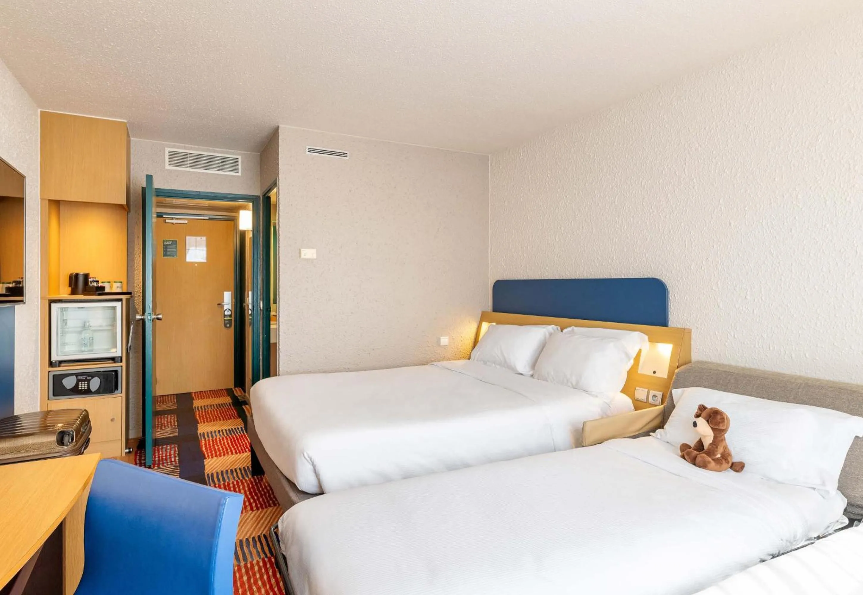 Photo of the whole room, Bed in B&B HOTEL Lyon Nord 4 étoiles