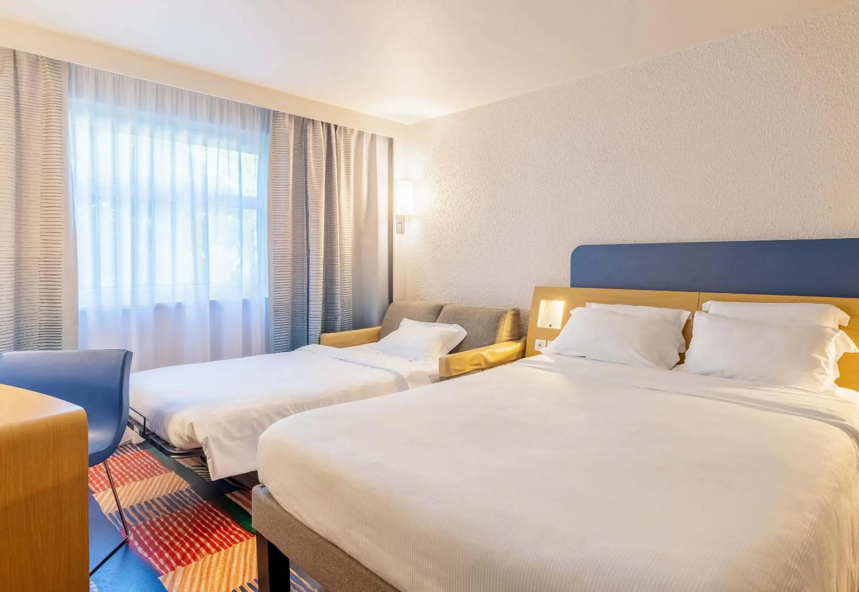 Standard Room - 1 double bed and single sofa bed in B&B HOTEL Lyon Nord 4 étoiles Standard Room - 1 double bed and single sofa bed in B&B HOTEL Lyon Nord 4 étoiles