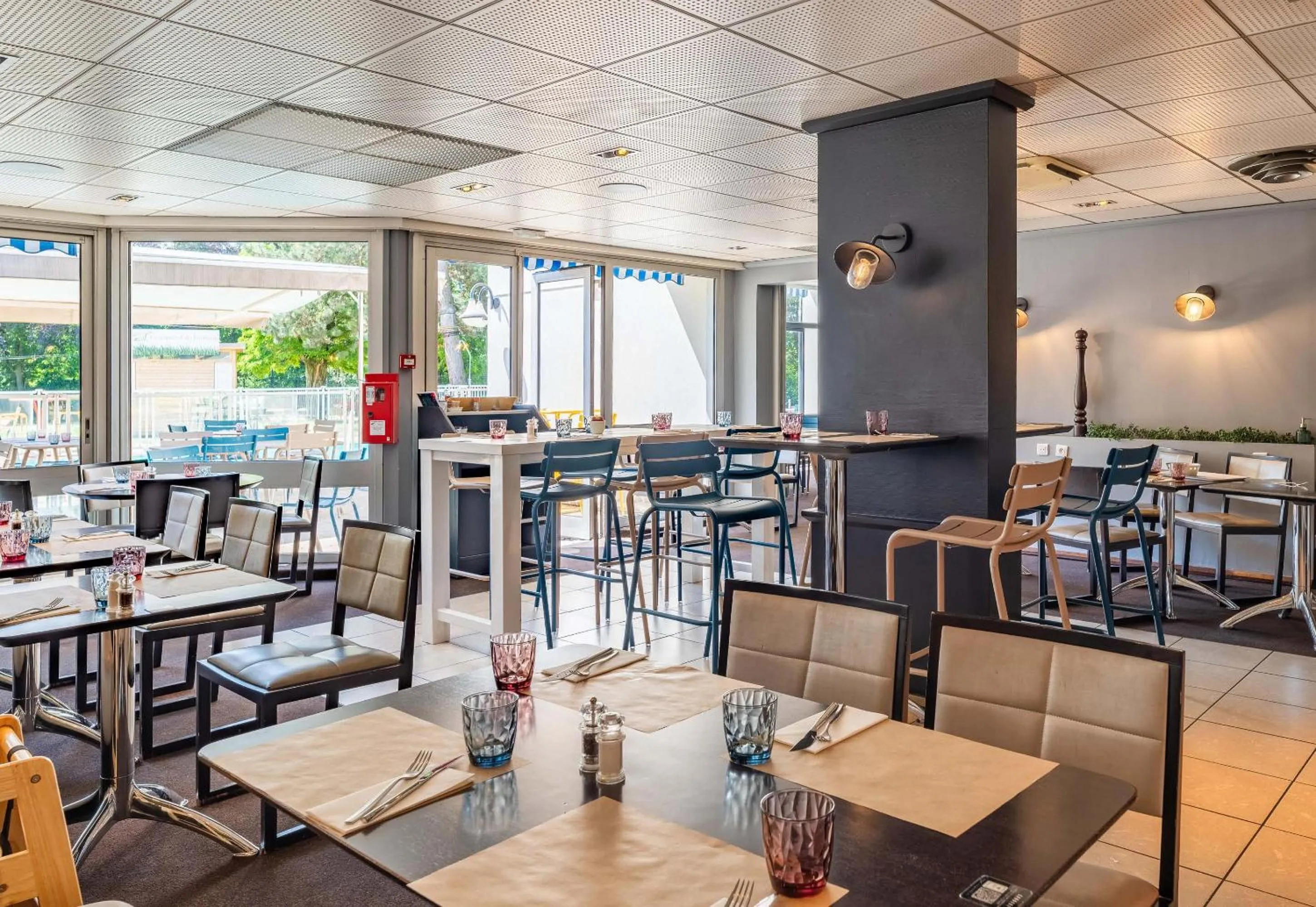 Restaurant/places to eat in B&B HOTEL Lyon Nord 4 étoiles