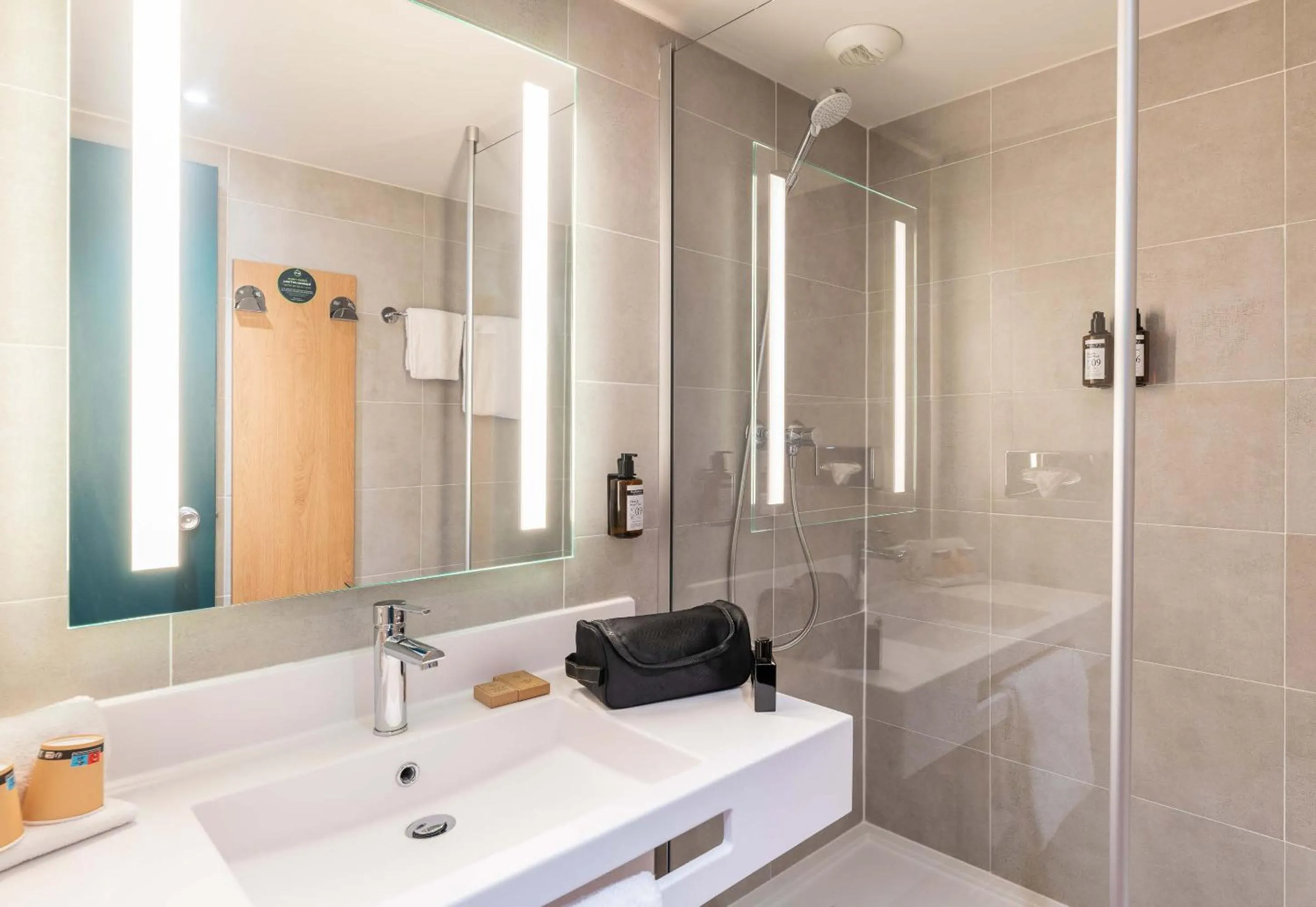 Bathroom in B&B HOTEL Lyon Nord 4 étoiles