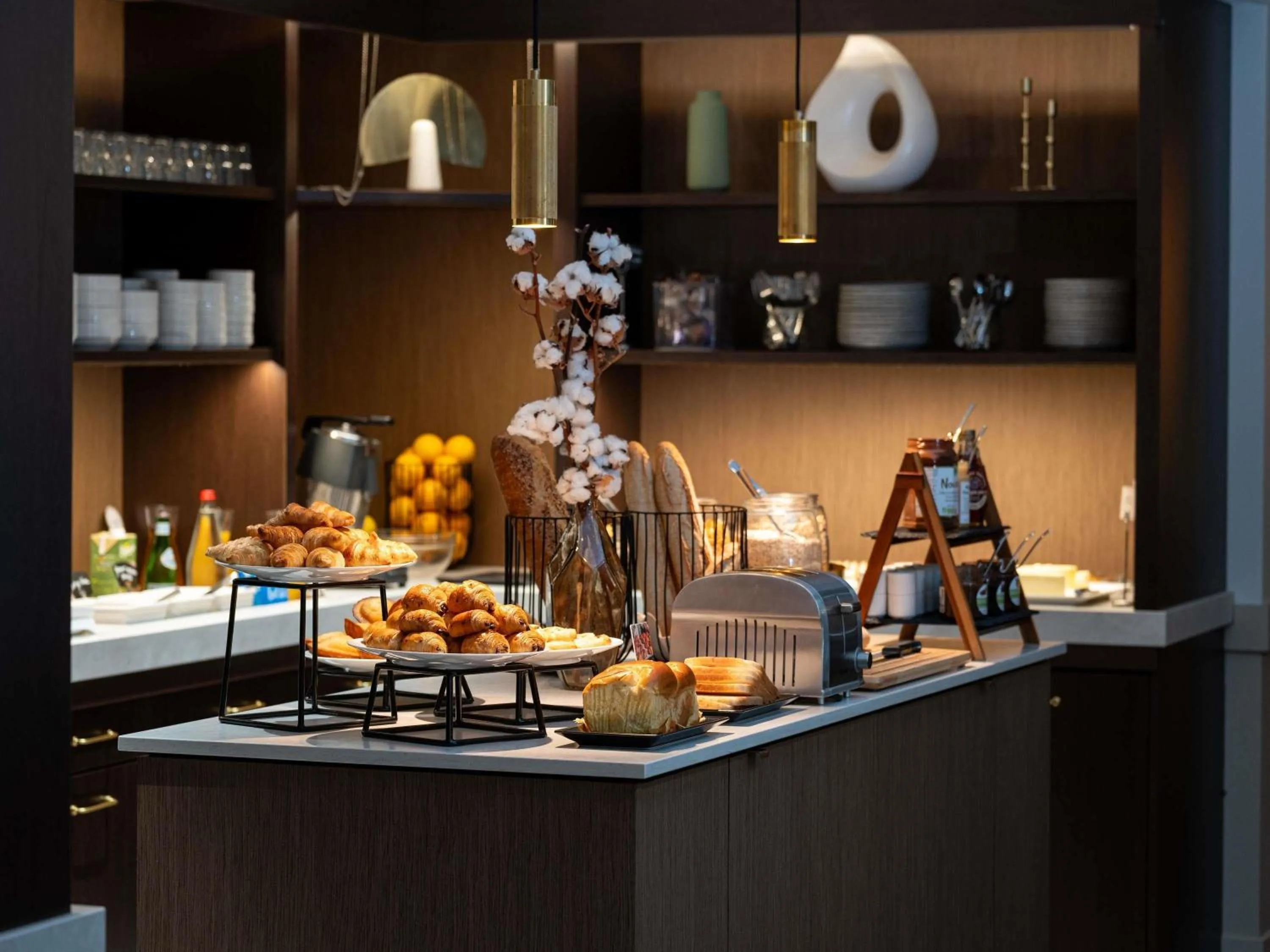 Breakfast in Mercure Le Mans Batignolles - Hotel & Spa