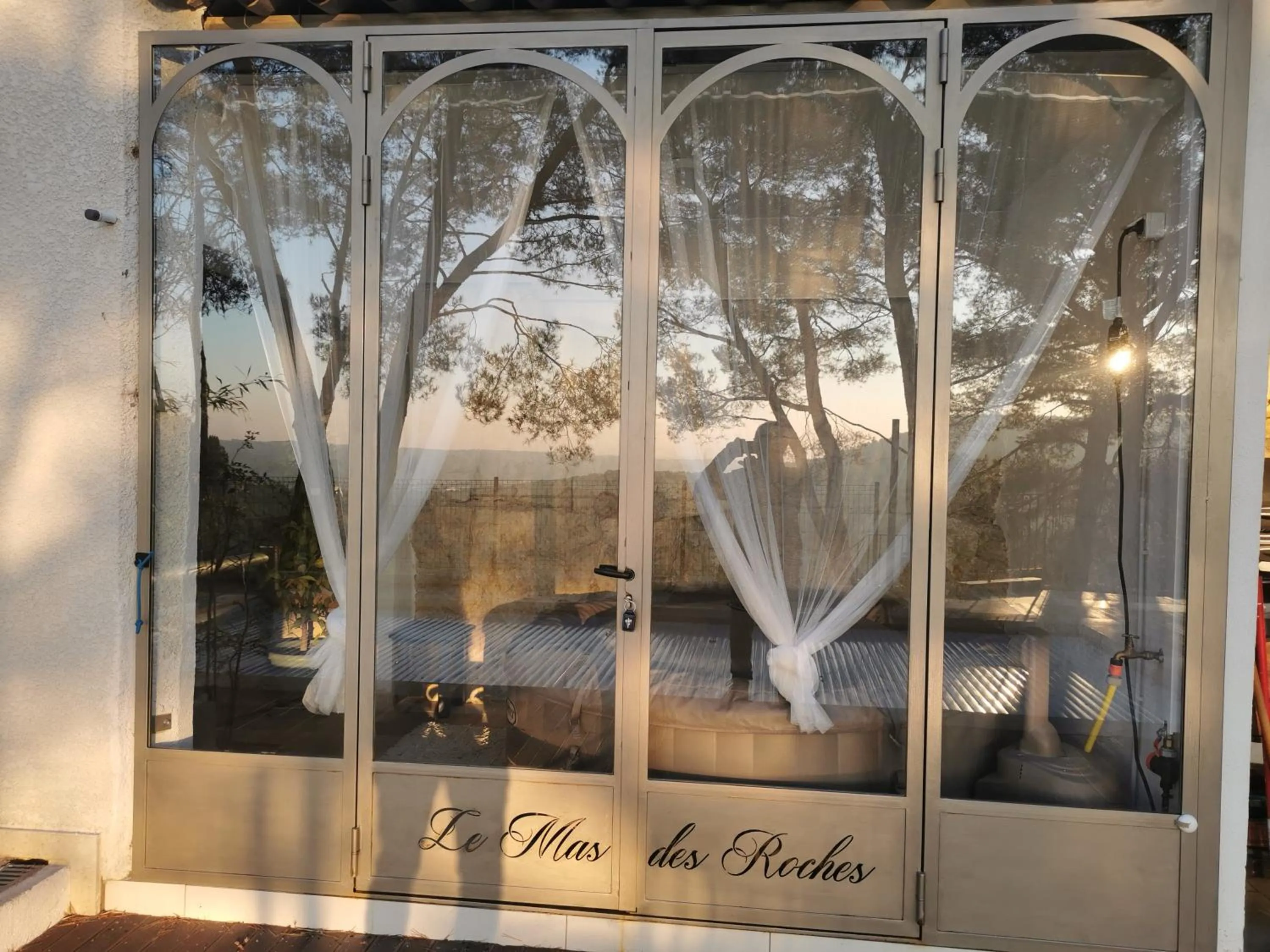 Spa and wellness centre/facilities in Le Mas des Roches à Velaux