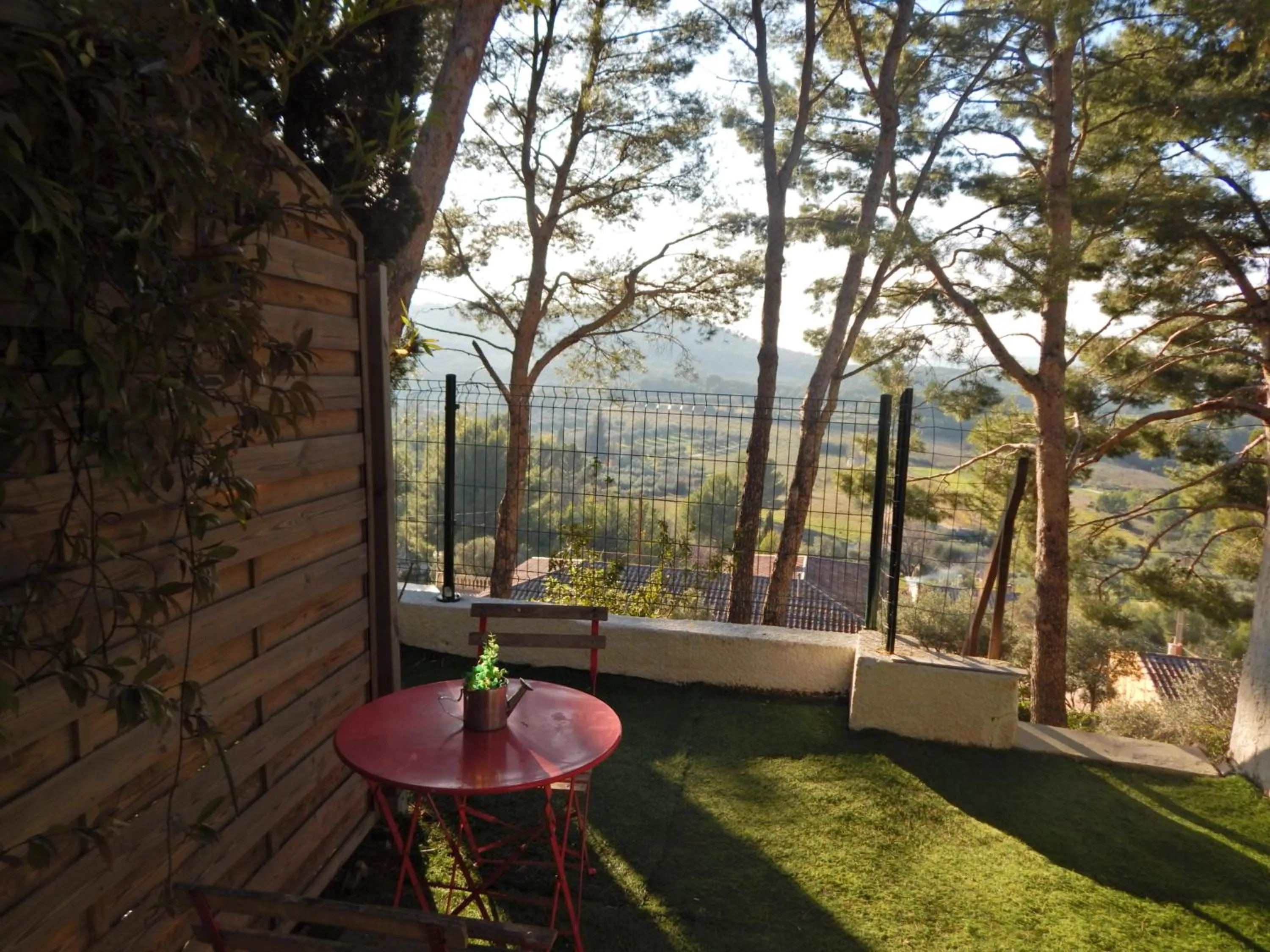 Garden view in Le Mas des Roches à Velaux