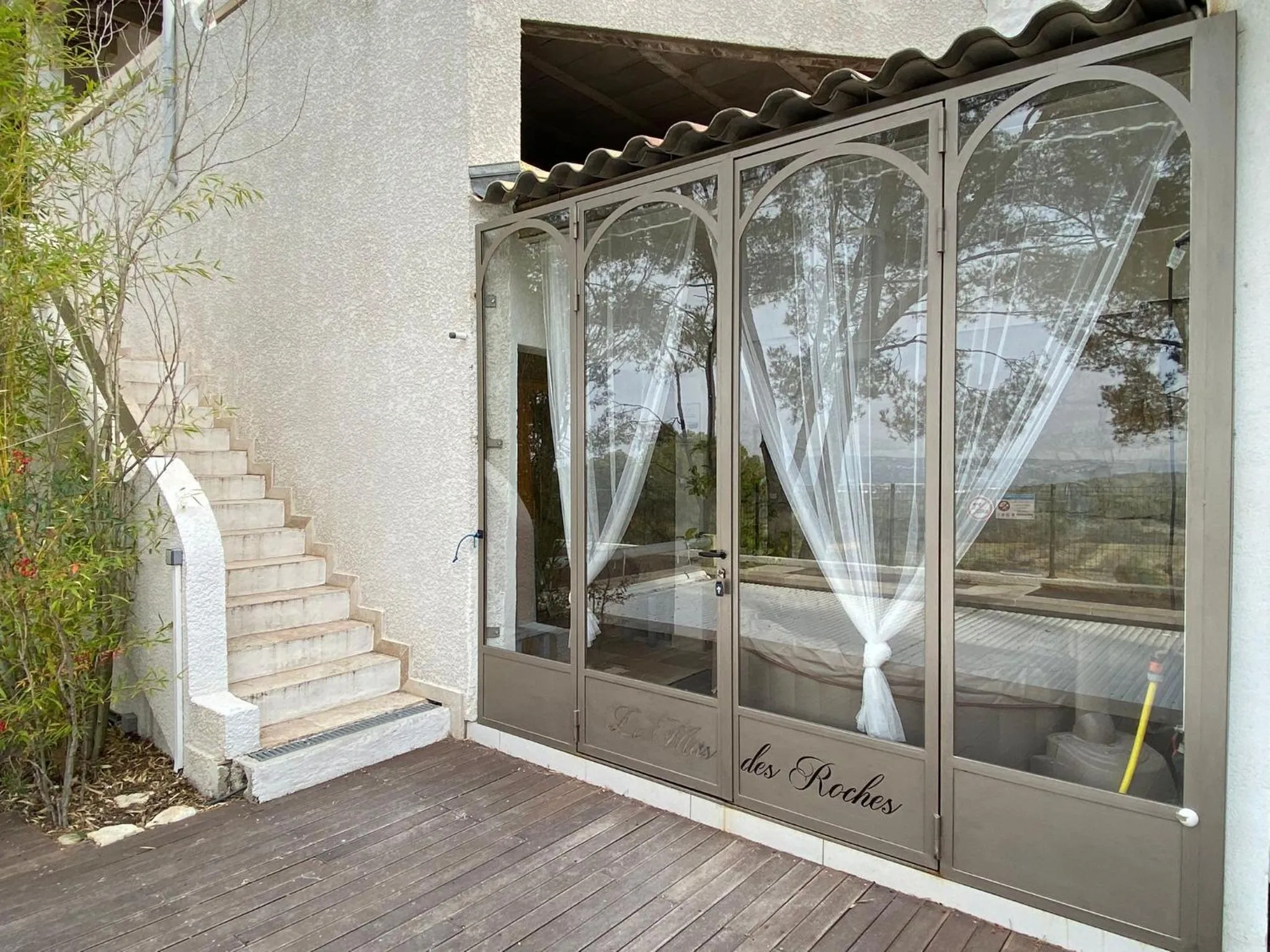 Spa and wellness centre/facilities in Le Mas des Roches à Velaux